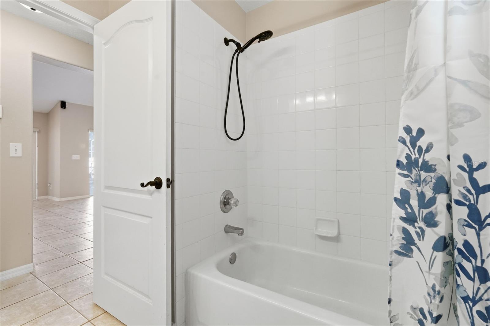 Listing photo id 29 for 2213 Towering Oaks Circle