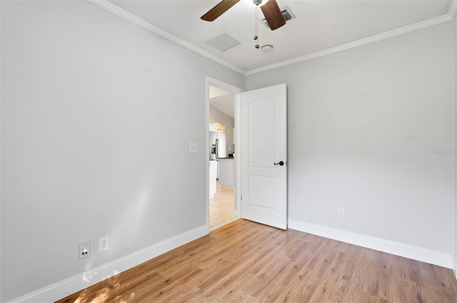 Listing photo id 32 for 2213 Towering Oaks Circle