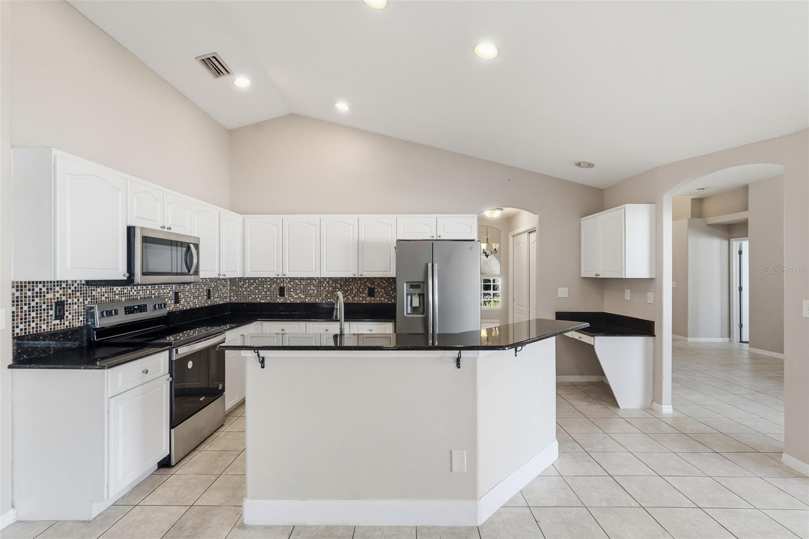 Listing photo id 34 for 2213 Towering Oaks Circle