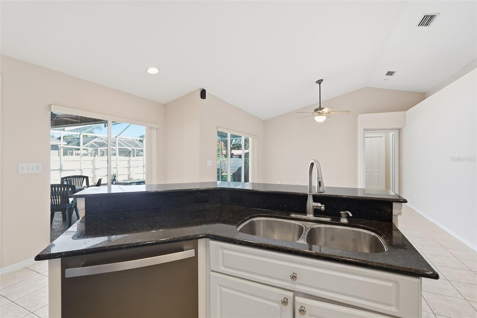 Listing photo id 37 for 2213 Towering Oaks Circle