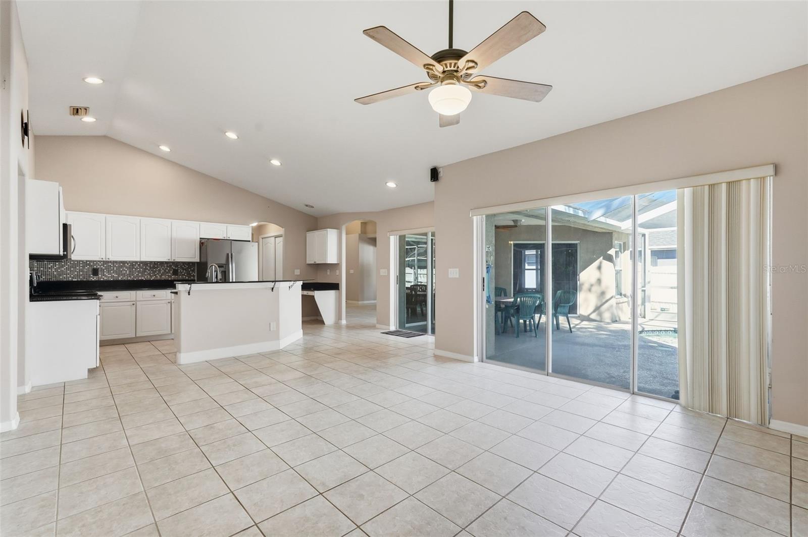 Listing photo id 41 for 2213 Towering Oaks Circle
