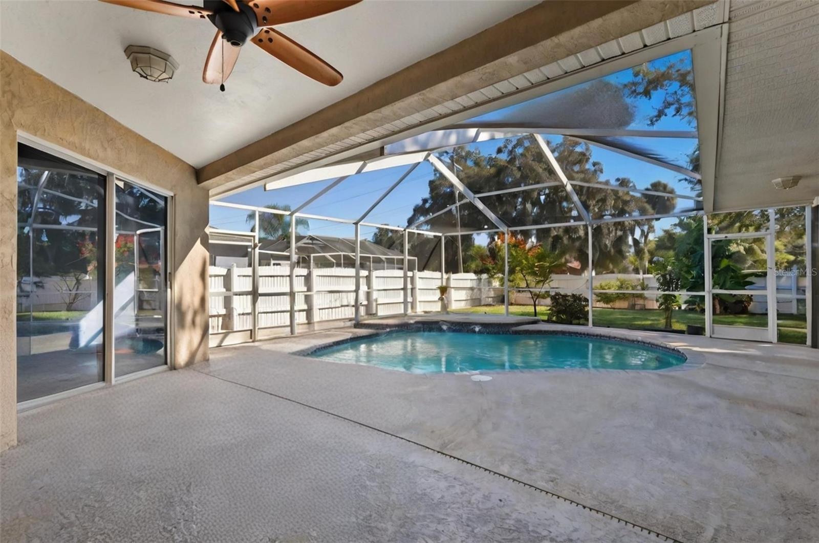 Listing photo id 47 for 2213 Towering Oaks Circle