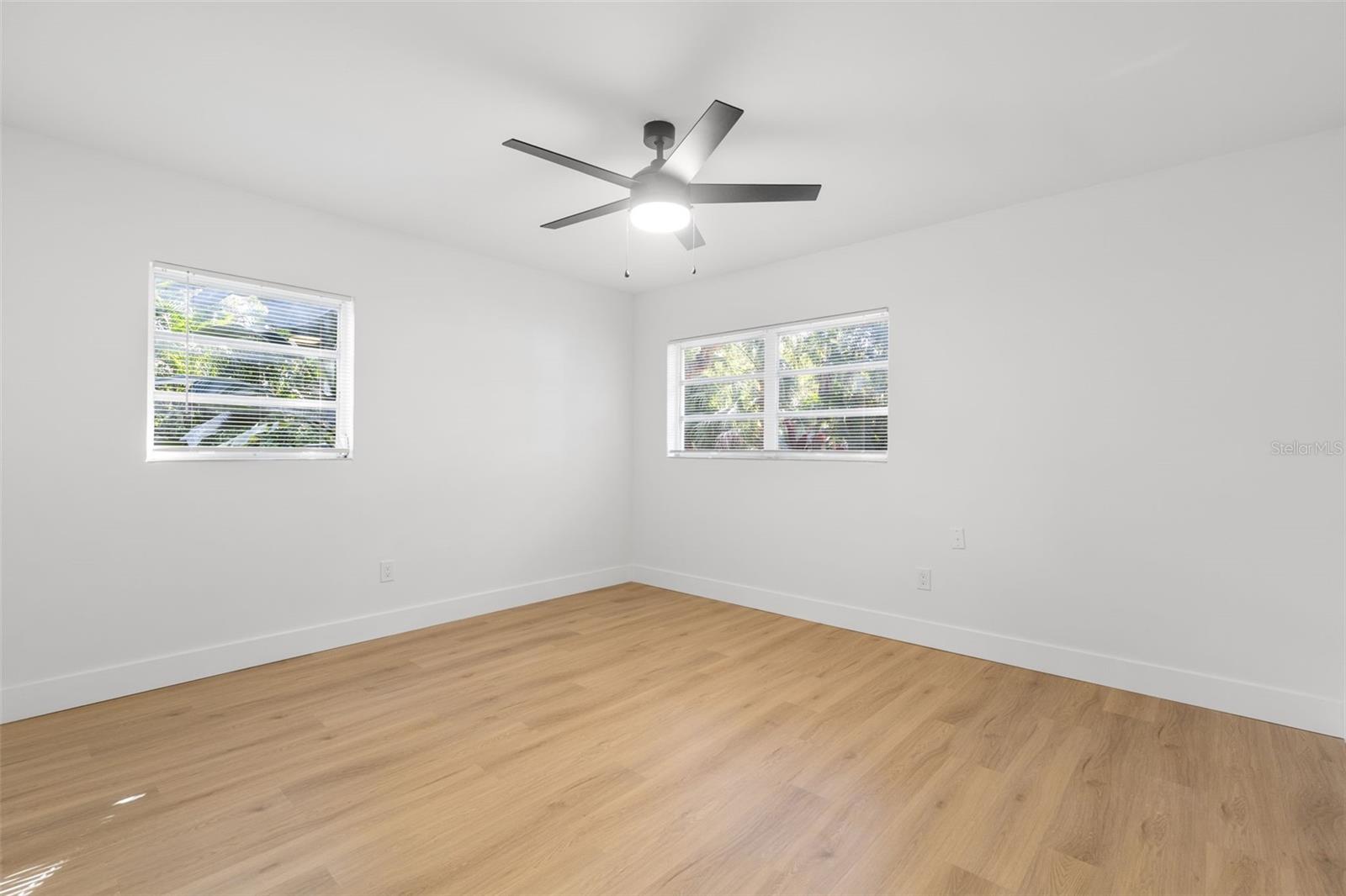 Image 22 of 29 For 145 Velma Drive W