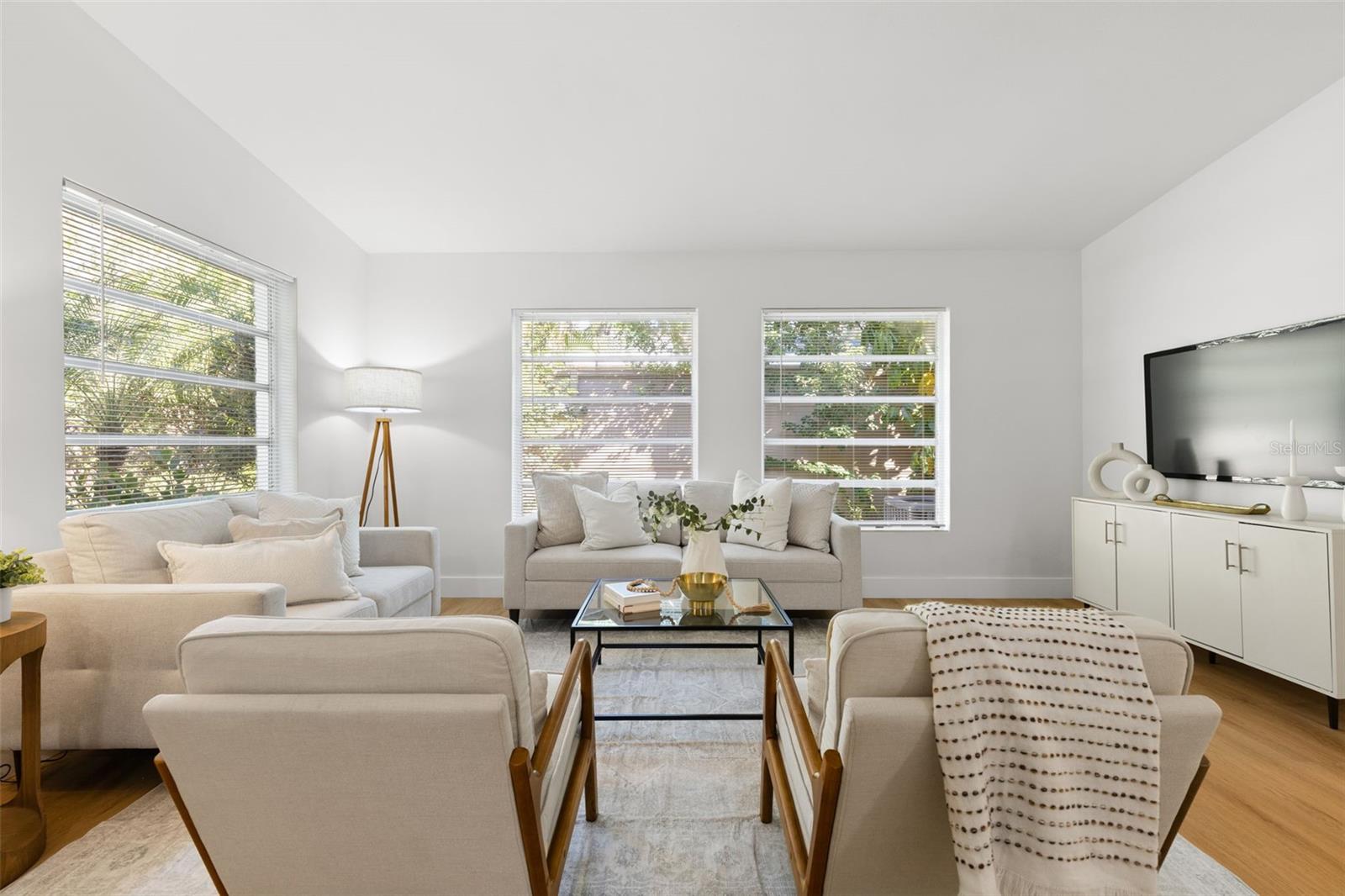 Image 3 of 29 For 145 Velma Drive W