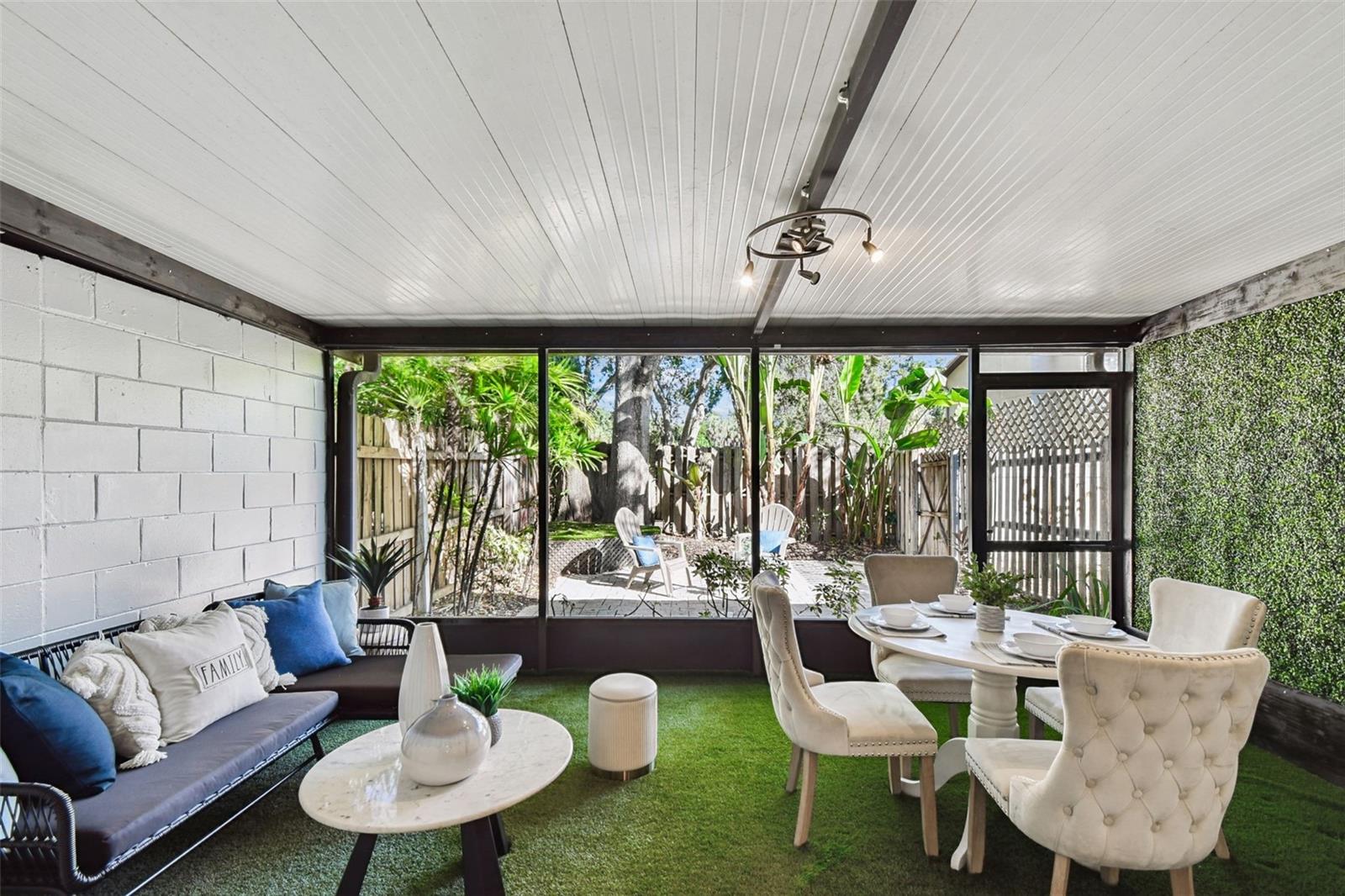 Listing photo id 13 for 2553 Maryland Avenue