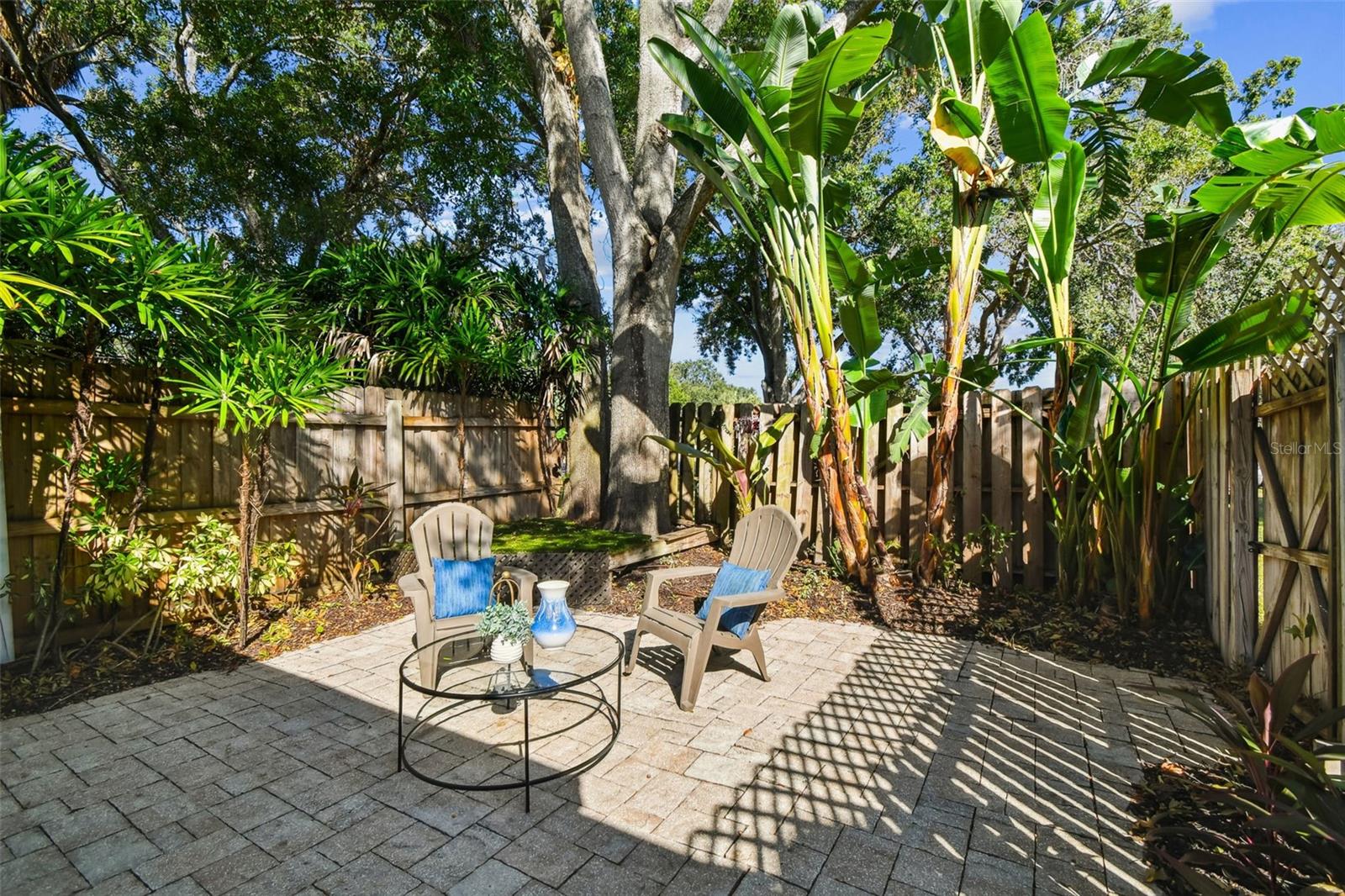 Listing photo id 16 for 2553 Maryland Avenue