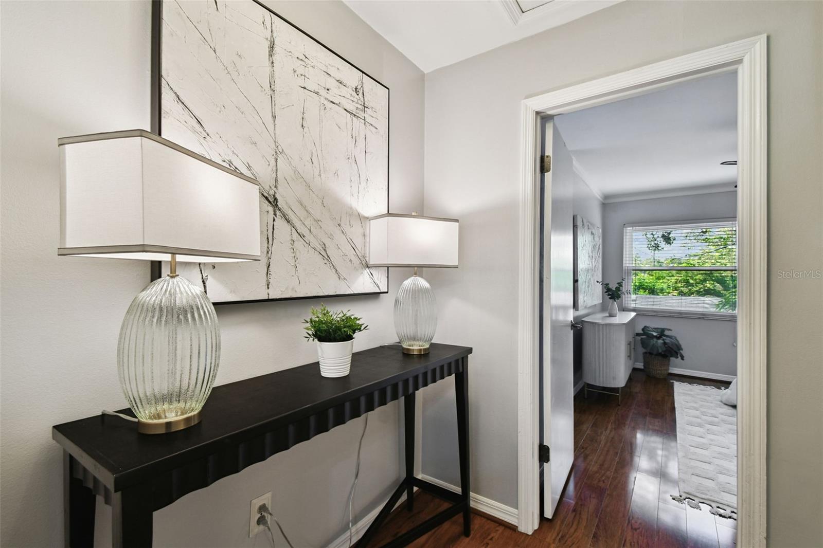 Listing photo id 18 for 2553 Maryland Avenue