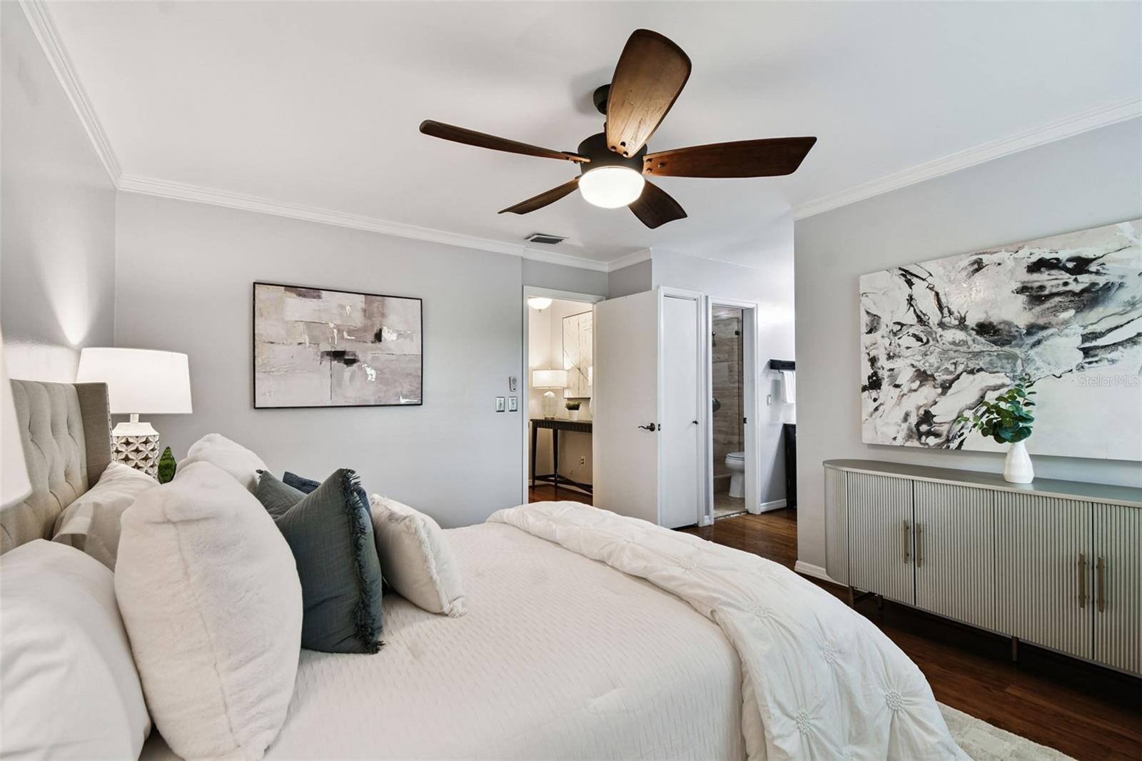Listing photo id 21 for 2553 Maryland Avenue