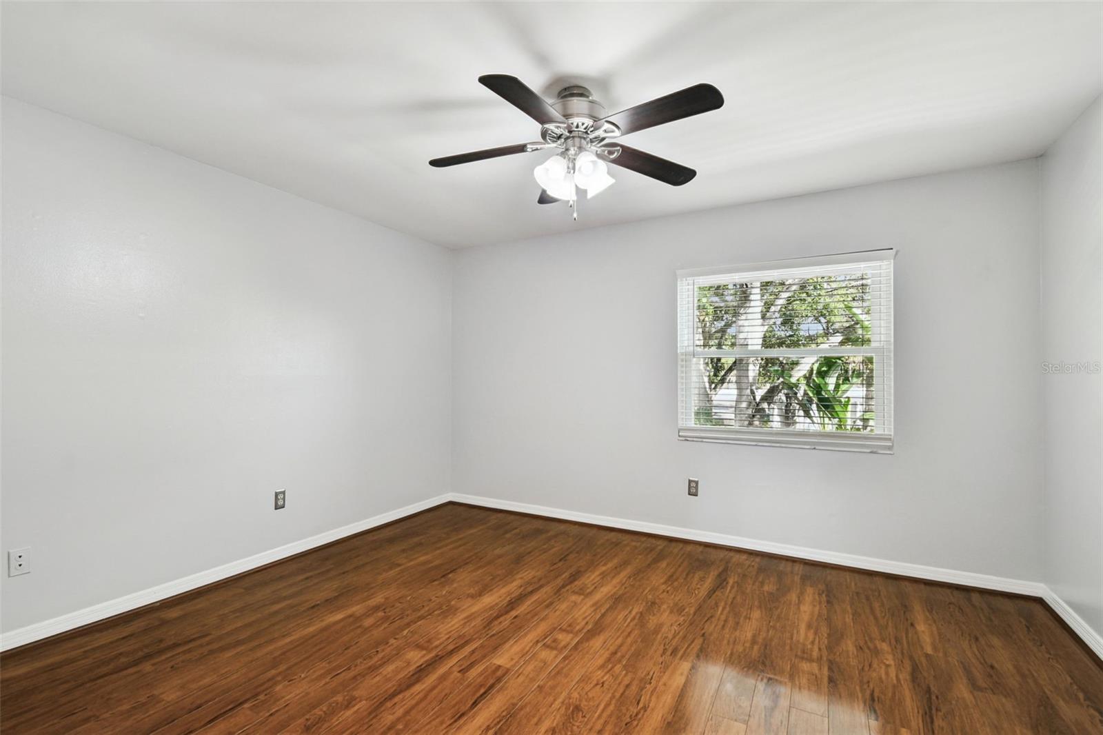 Listing photo id 25 for 2553 Maryland Avenue