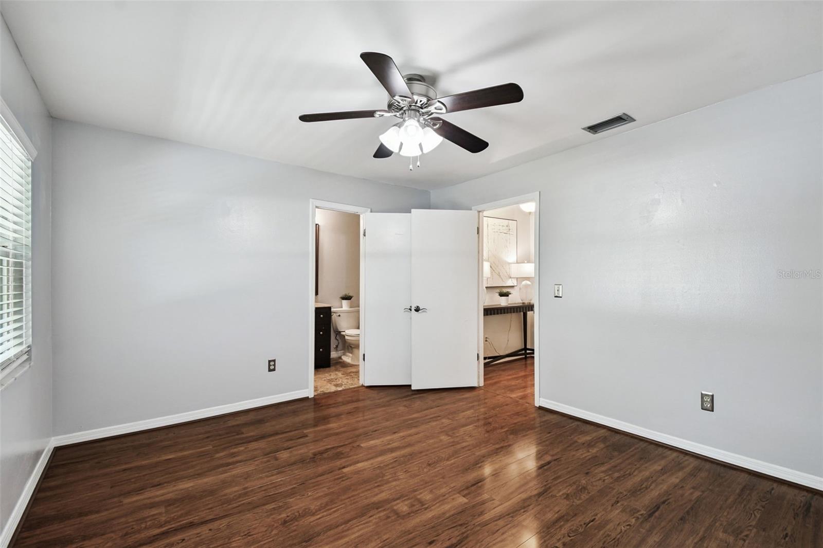 Listing photo id 26 for 2553 Maryland Avenue