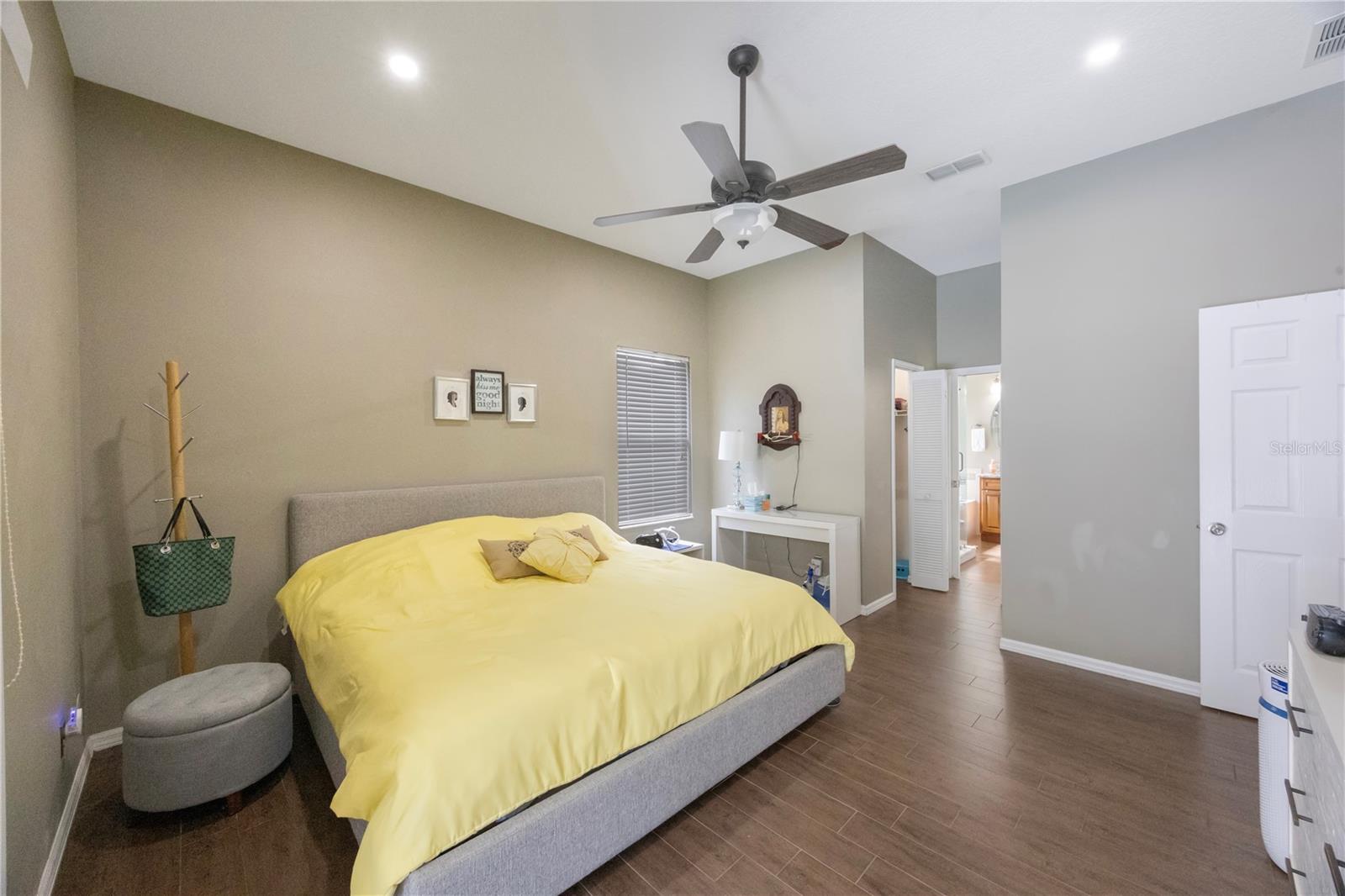 Image 21 of 40 For 18520 Ambly Lane