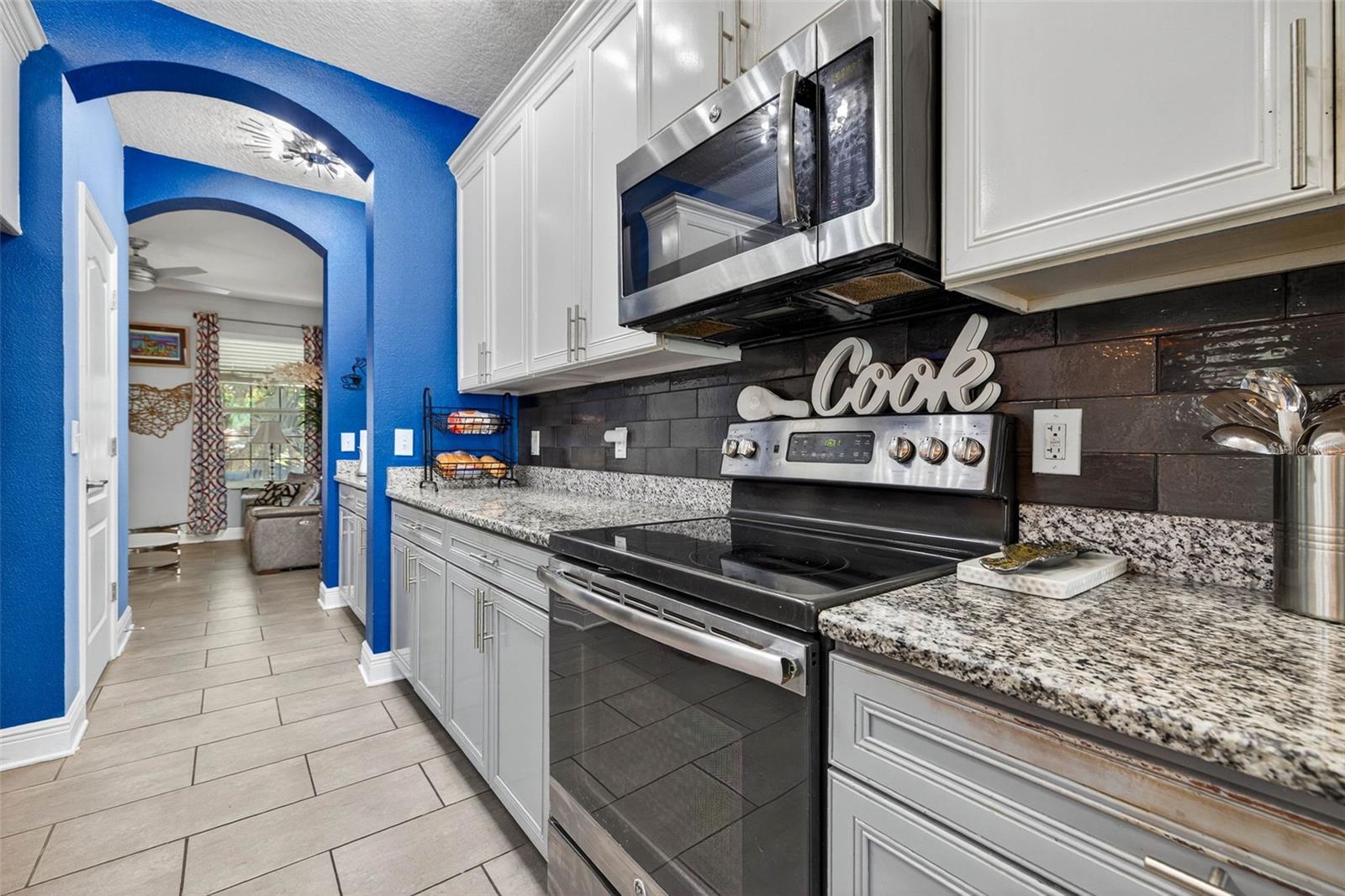 Image 10 of 47 For 3059 3rd Avenue N