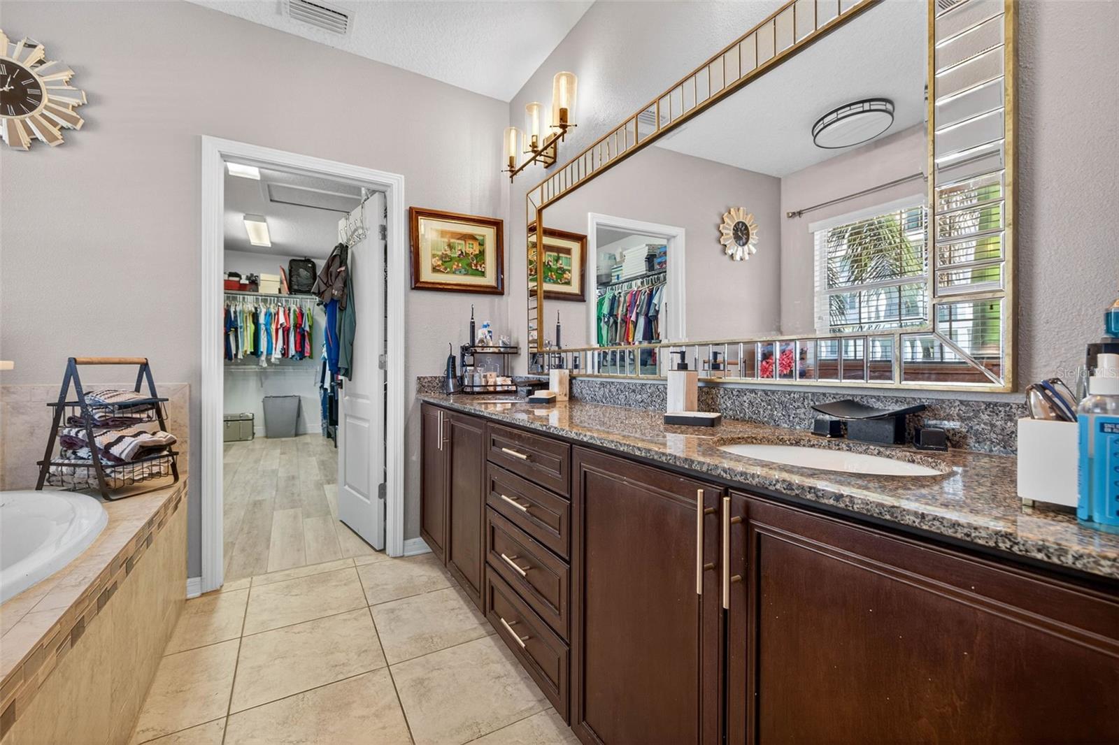 Image 18 of 47 For 3059 3rd Avenue N