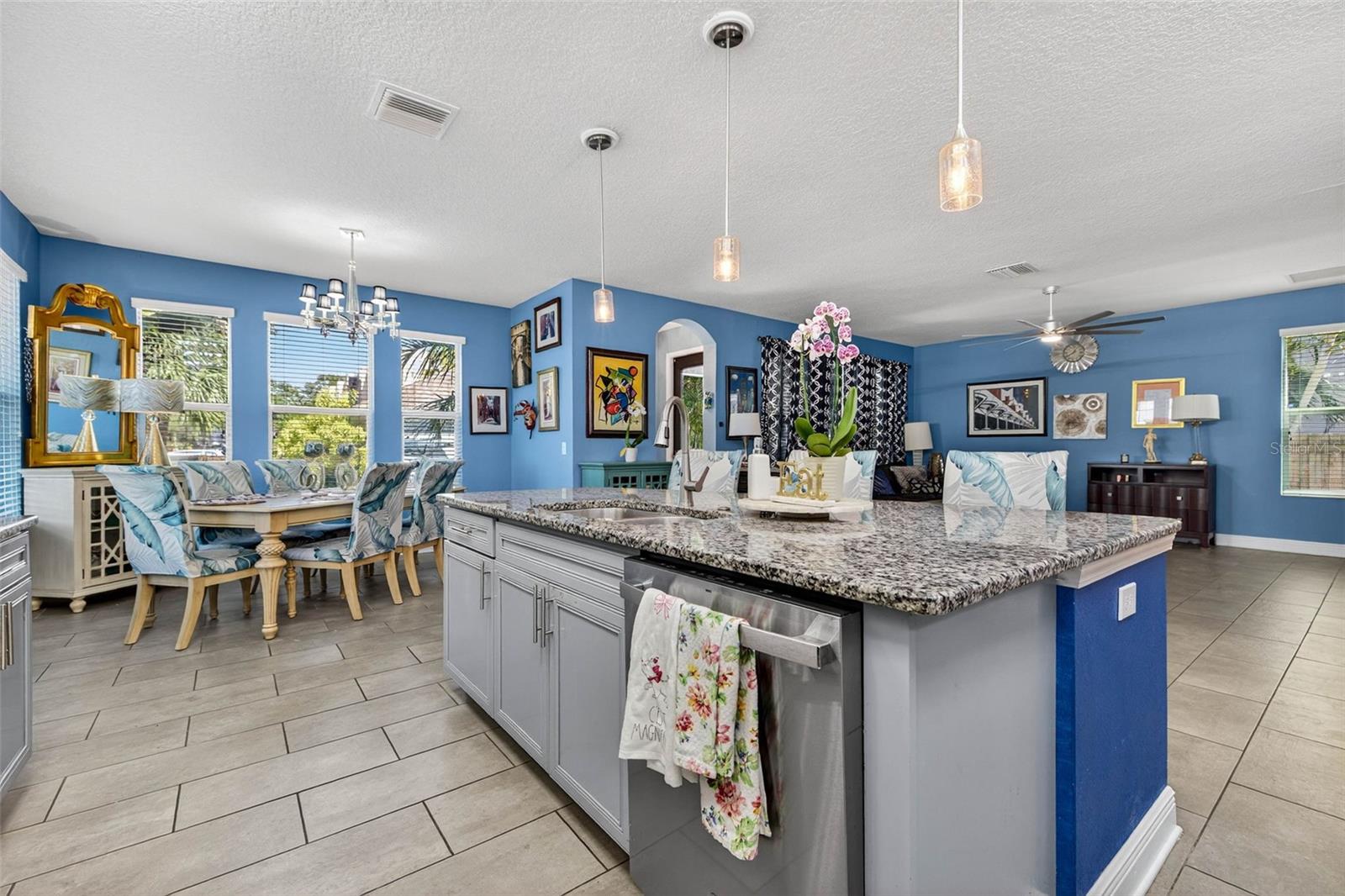Image 7 of 47 For 3059 3rd Avenue N