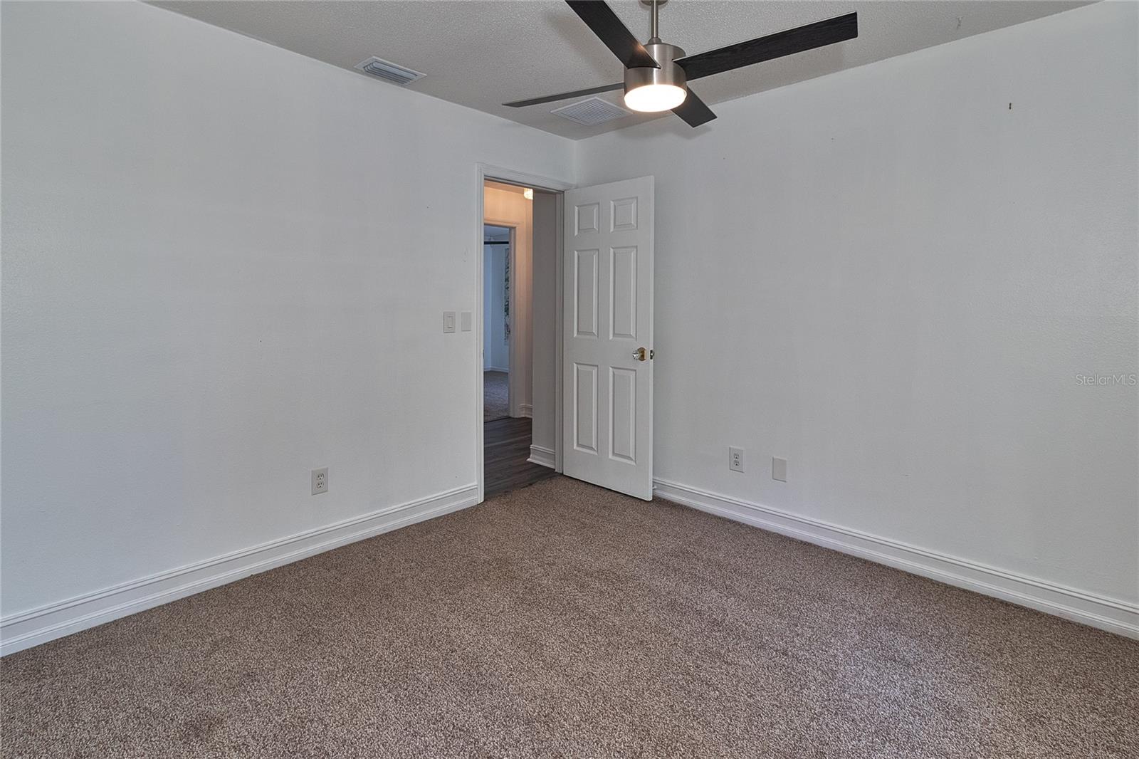 Image 38 of 59 For 4405 Honeybrook Circle