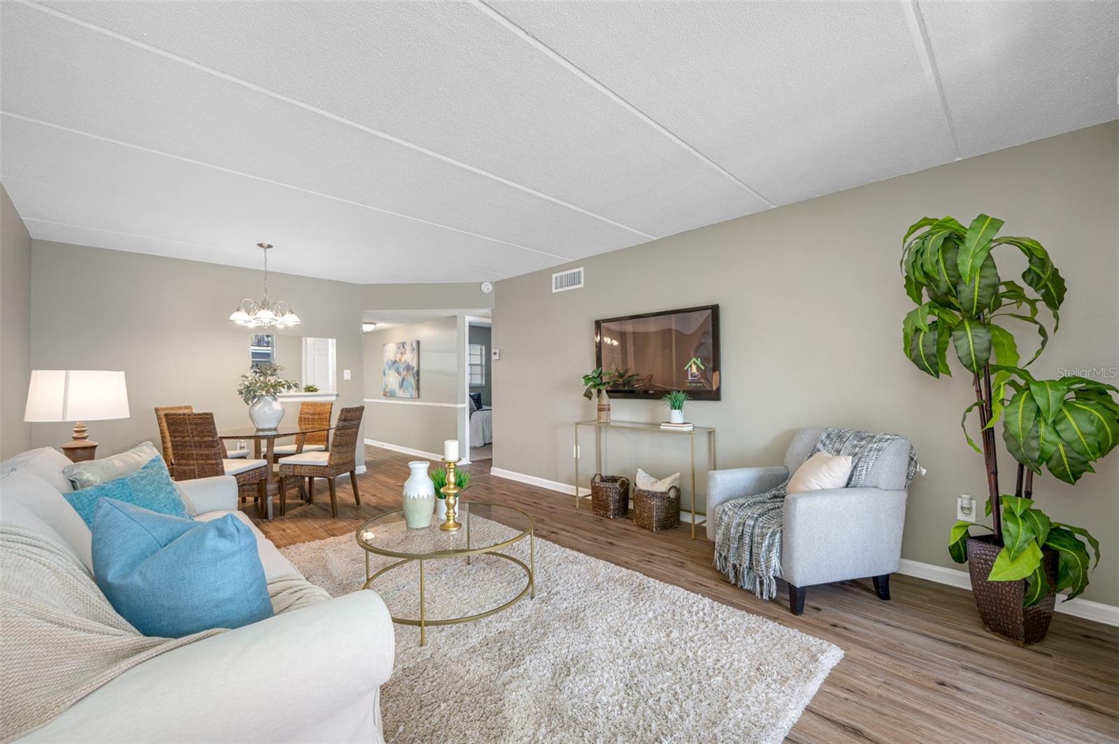 Image 12 of 34 For 821 Deleon Court 103