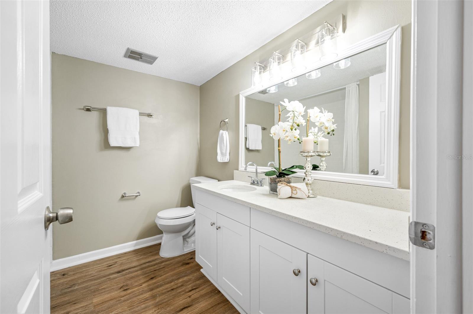 Image 16 of 34 For 821 Deleon Court 103
