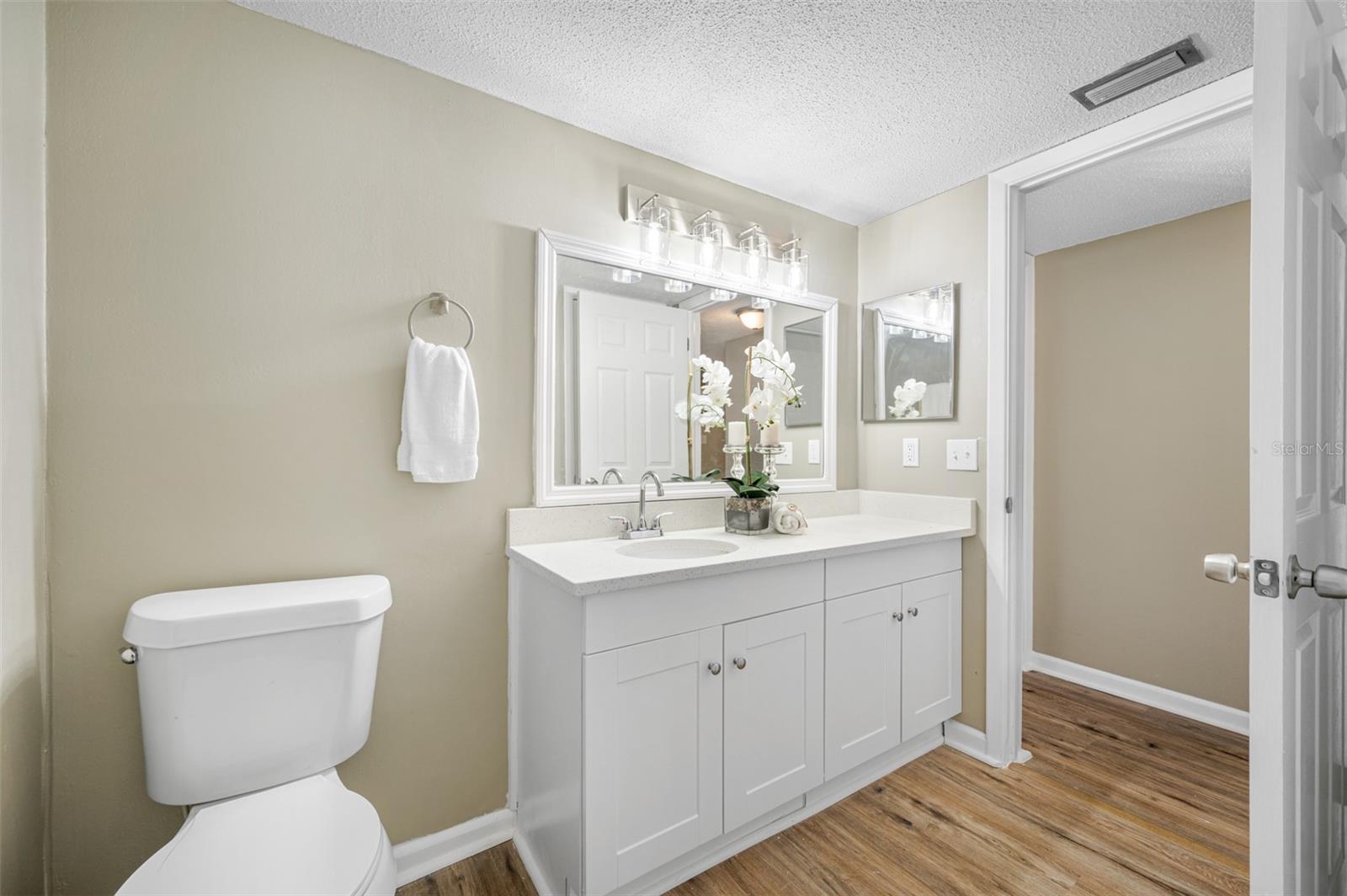 Image 17 of 34 For 821 Deleon Court 103