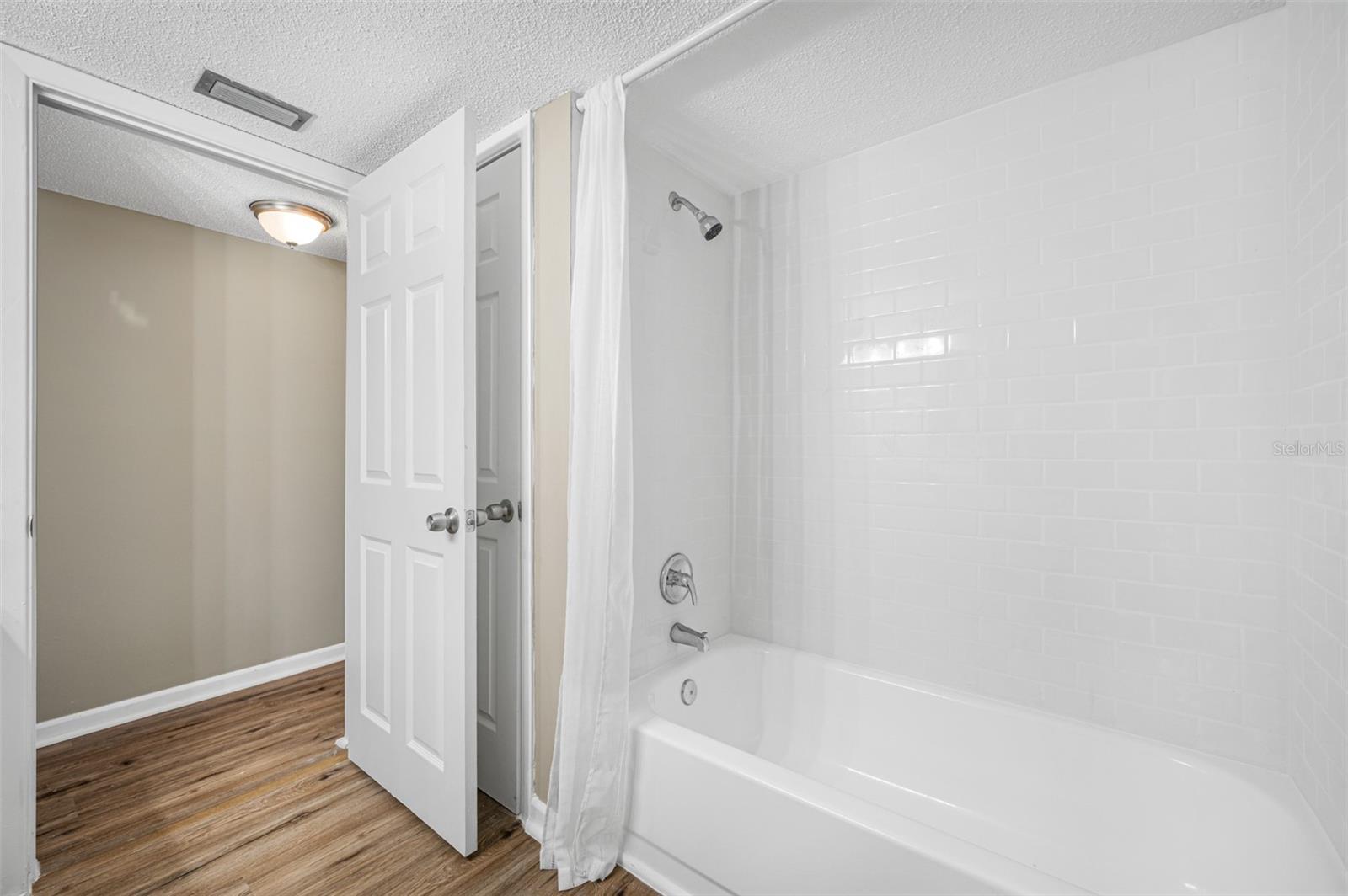 Image 18 of 34 For 821 Deleon Court 103