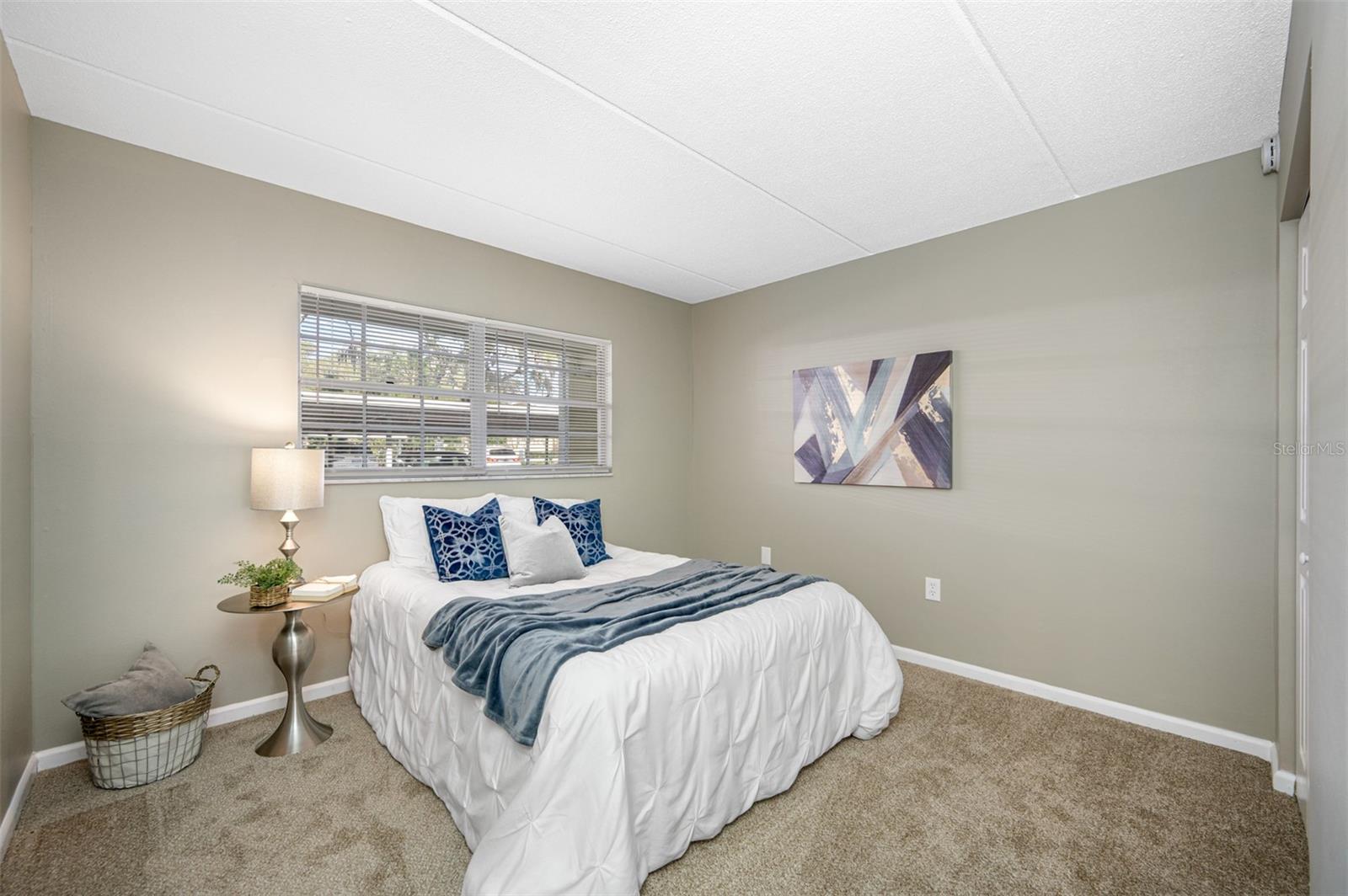 Image 21 of 34 For 821 Deleon Court 103