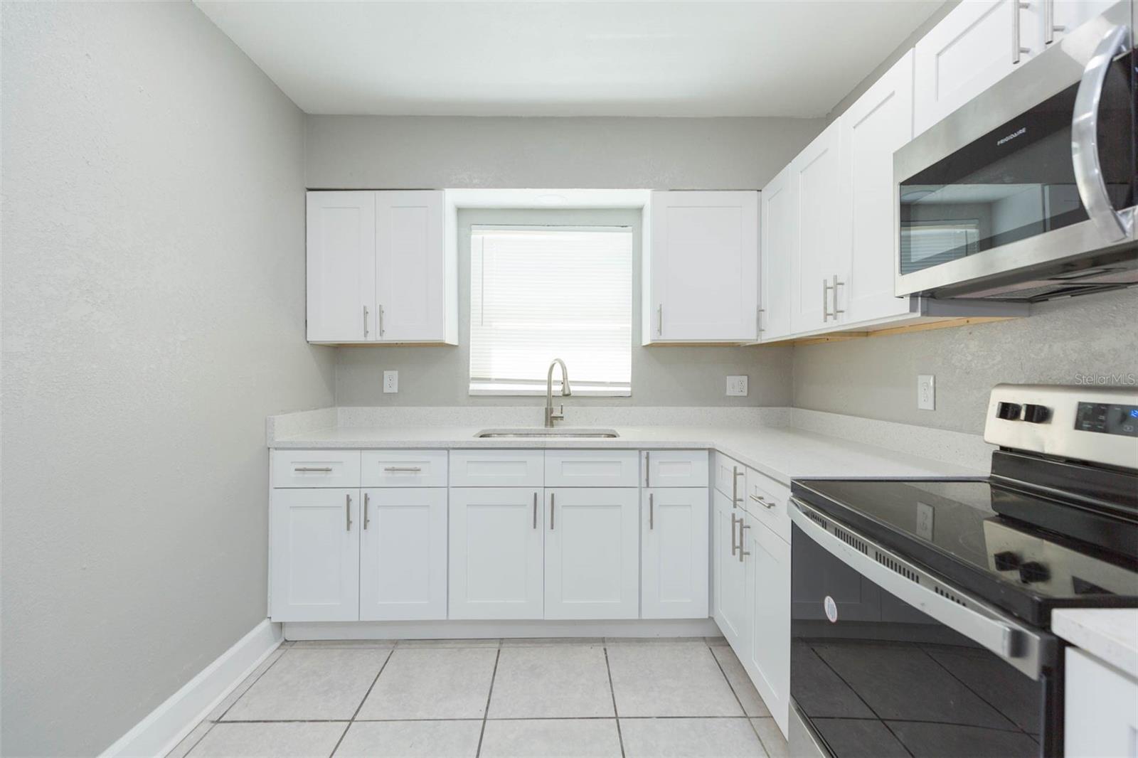 Listing photo id 8 for 5211 17th