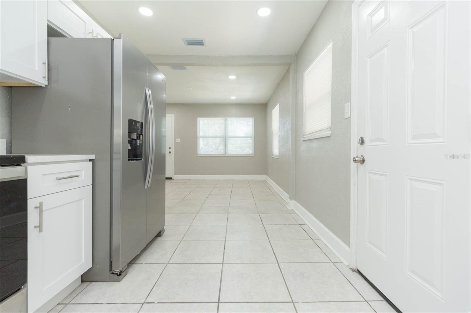 Listing photo id 9 for 5211 17th
