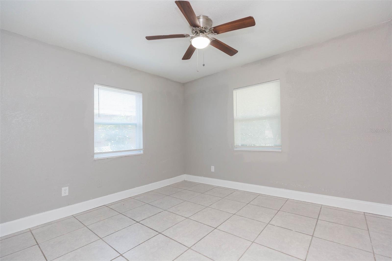 Listing photo id 10 for 5211 17th