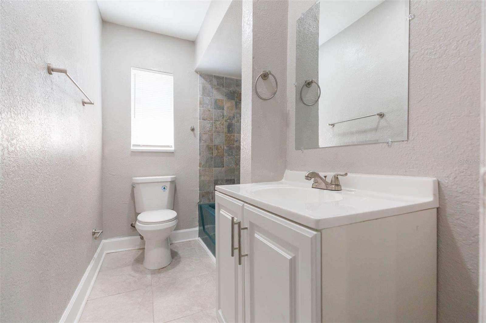 Listing photo id 12 for 5211 17th