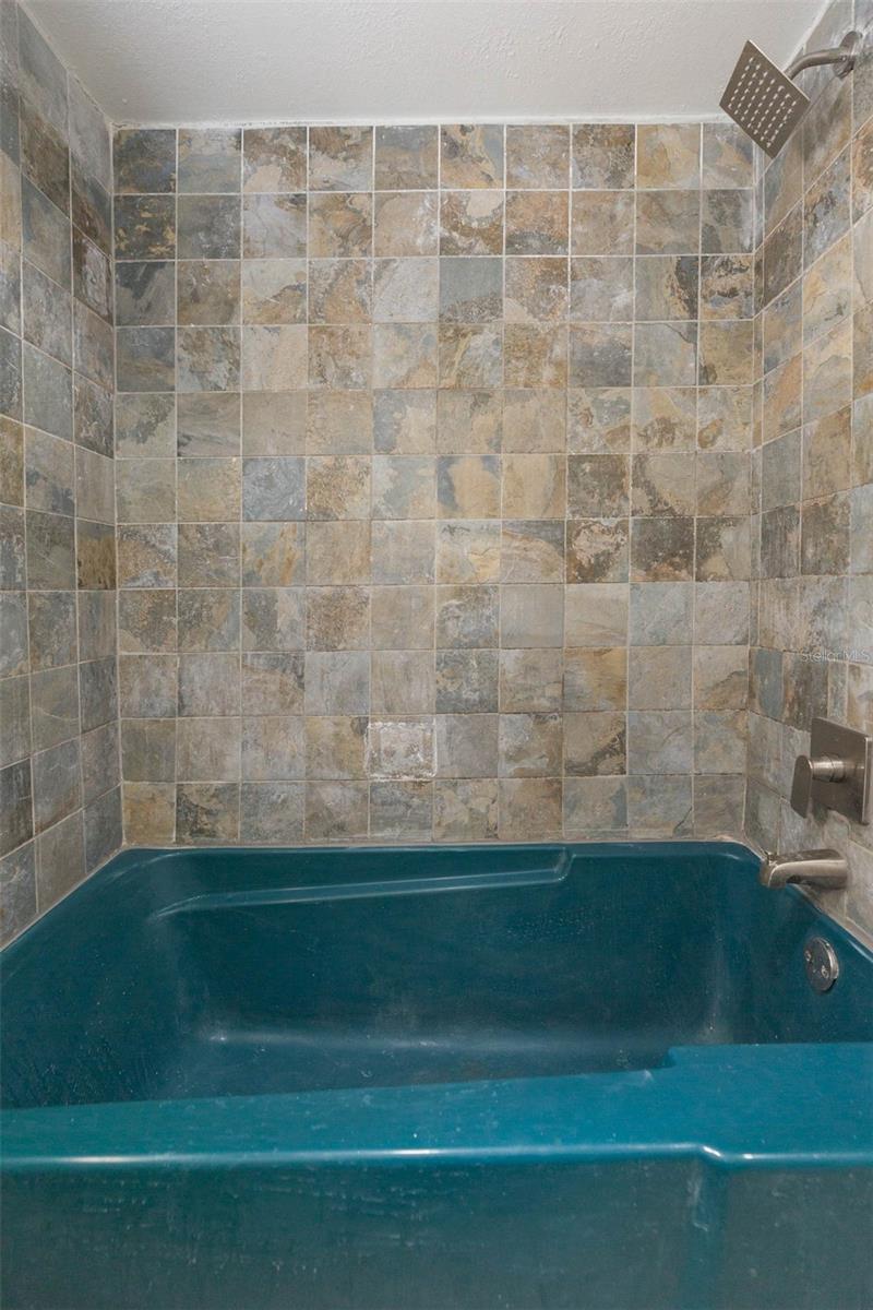 Listing photo id 14 for 5211 17th