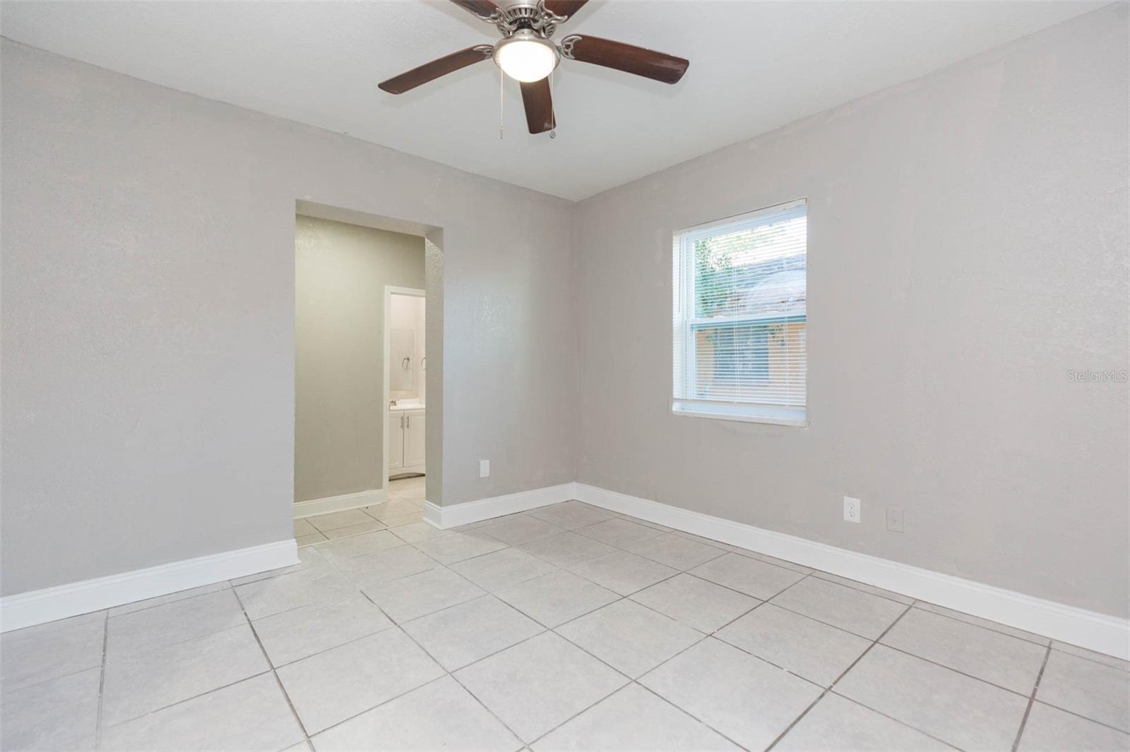 Listing photo id 15 for 5211 17th