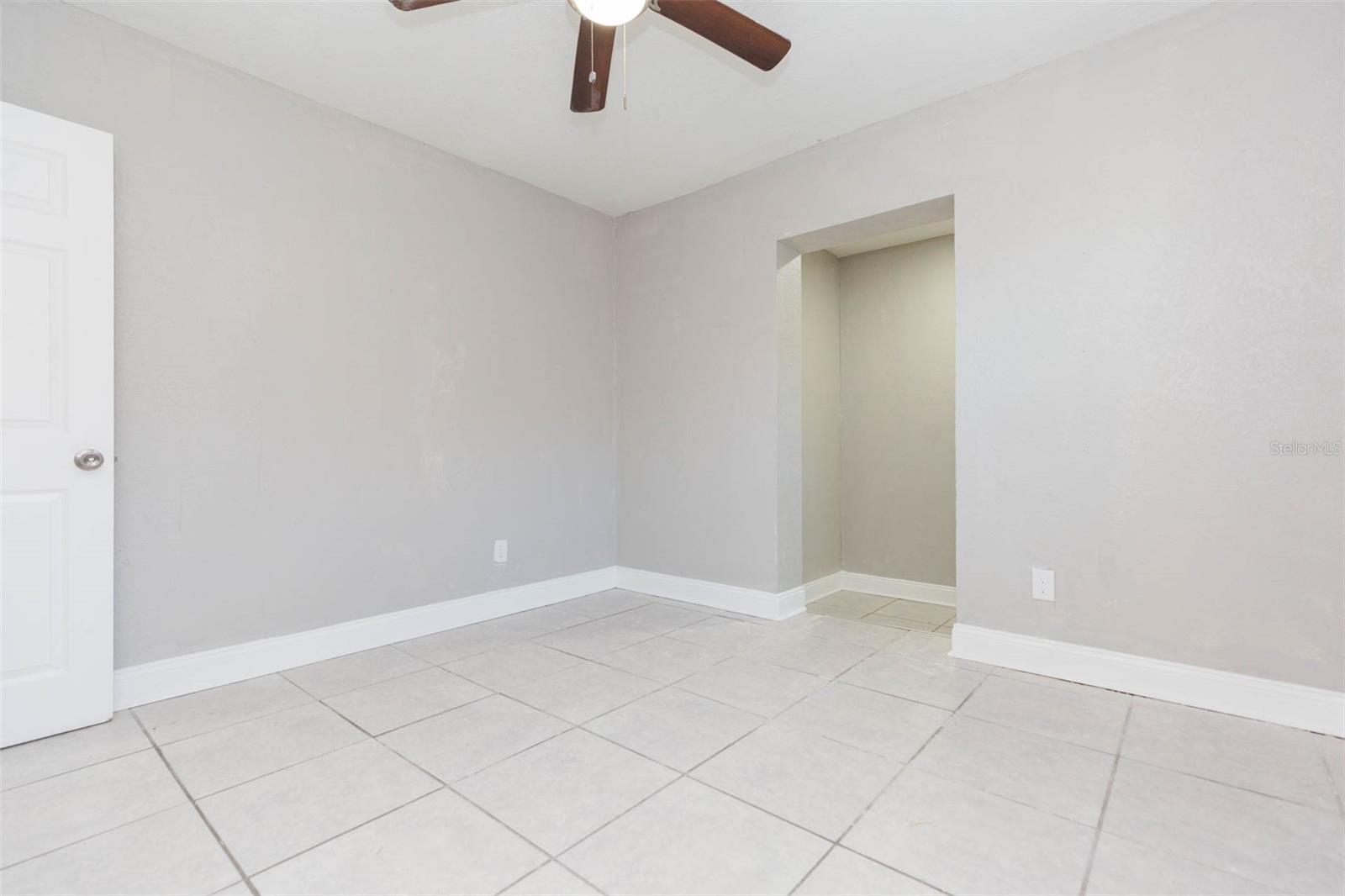 Listing photo id 17 for 5211 17th