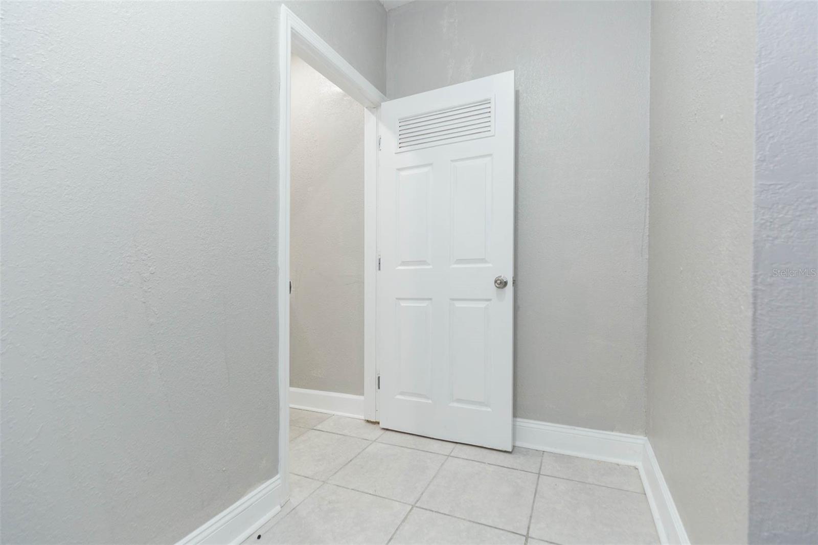 Listing photo id 19 for 5211 17th
