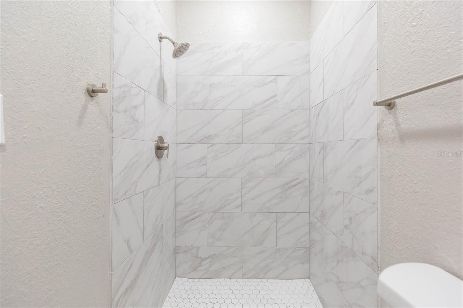 Listing photo id 22 for 5211 17th