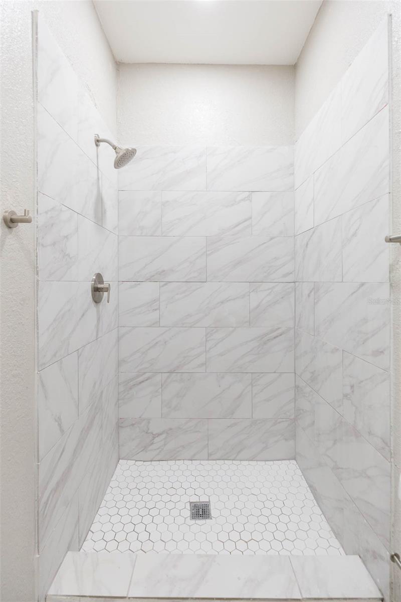 Listing photo id 23 for 5211 17th