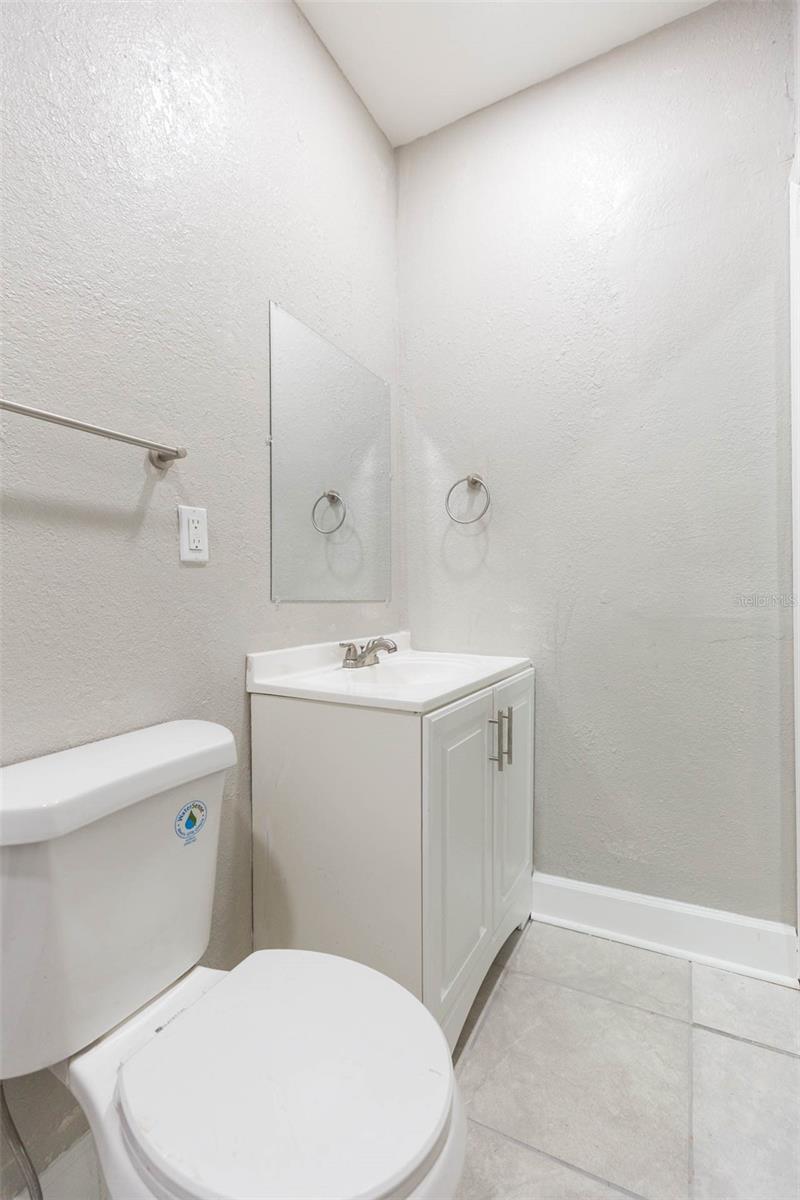 Listing photo id 24 for 5211 17th