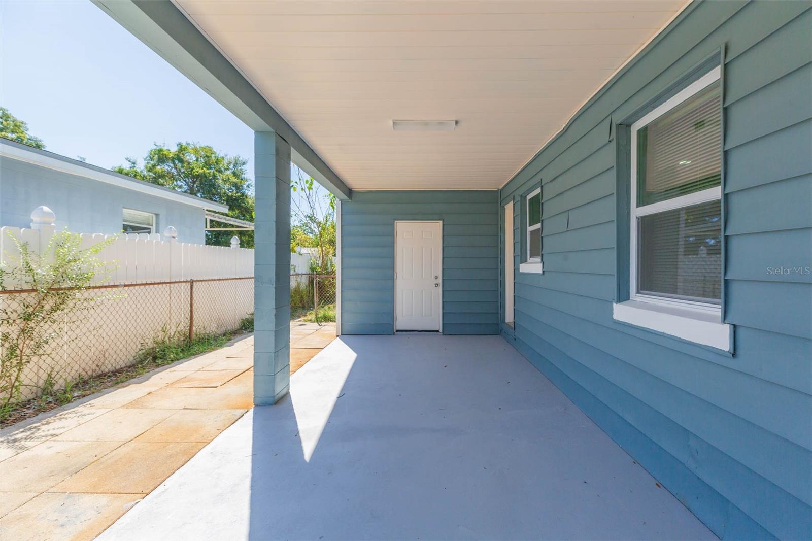 Listing photo id 28 for 5211 17th