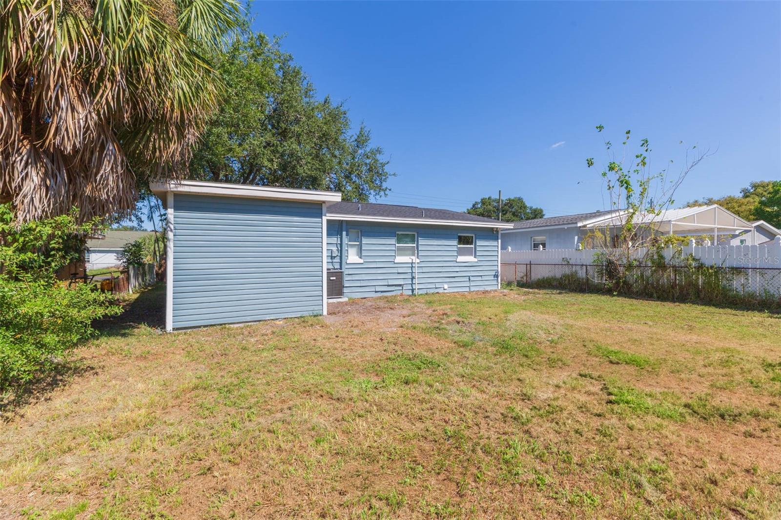 Listing photo id 30 for 5211 17th