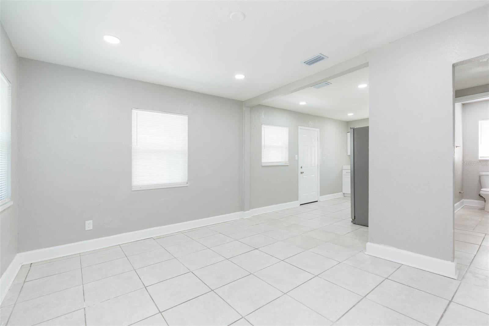 Listing photo id 3 for 5211 17th