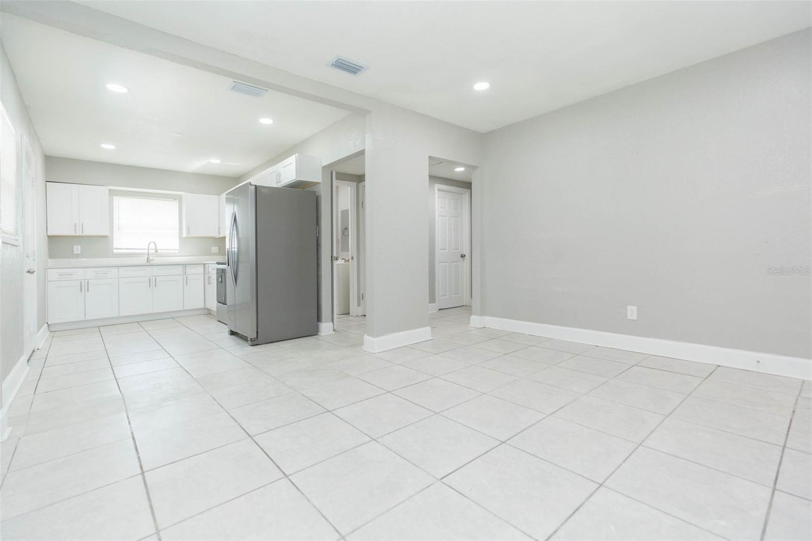 Listing photo id 4 for 5211 17th