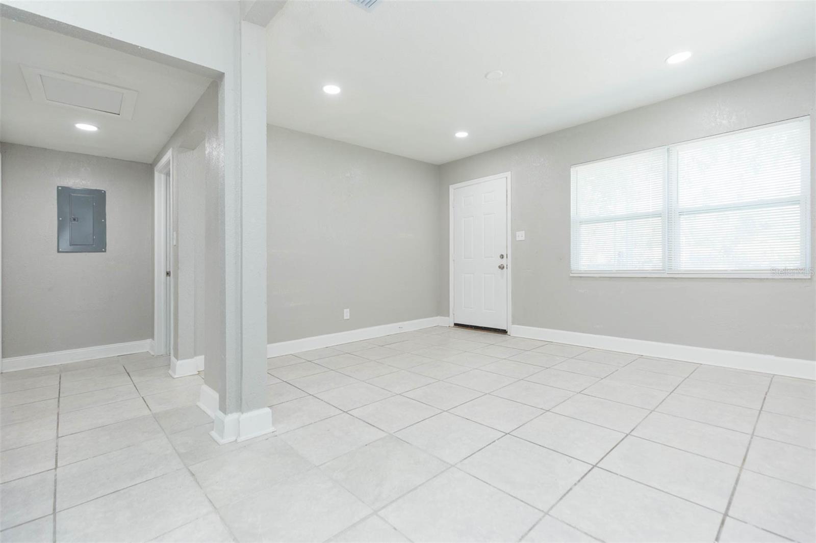 Listing photo id 6 for 5211 17th