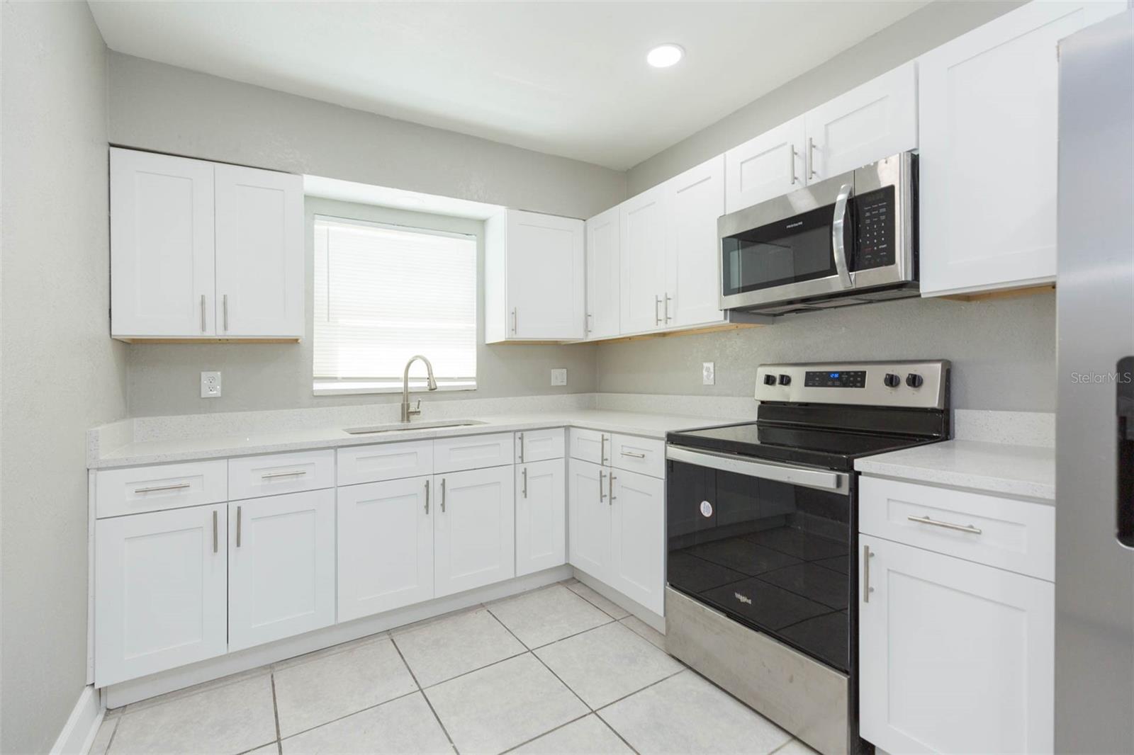 Listing photo id 7 for 5211 17th