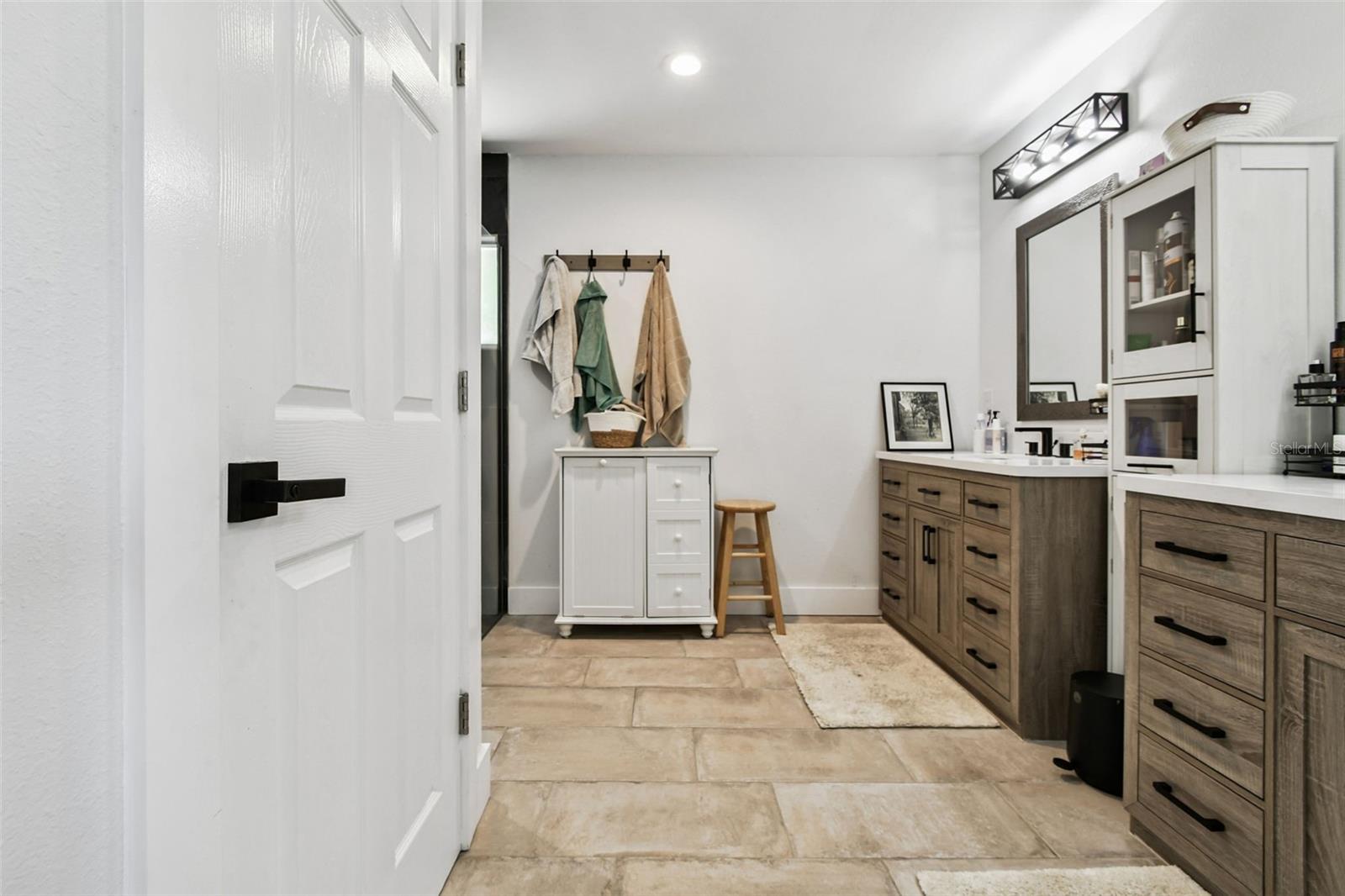 Image 28 of 79 For 225 Harbor House Drive