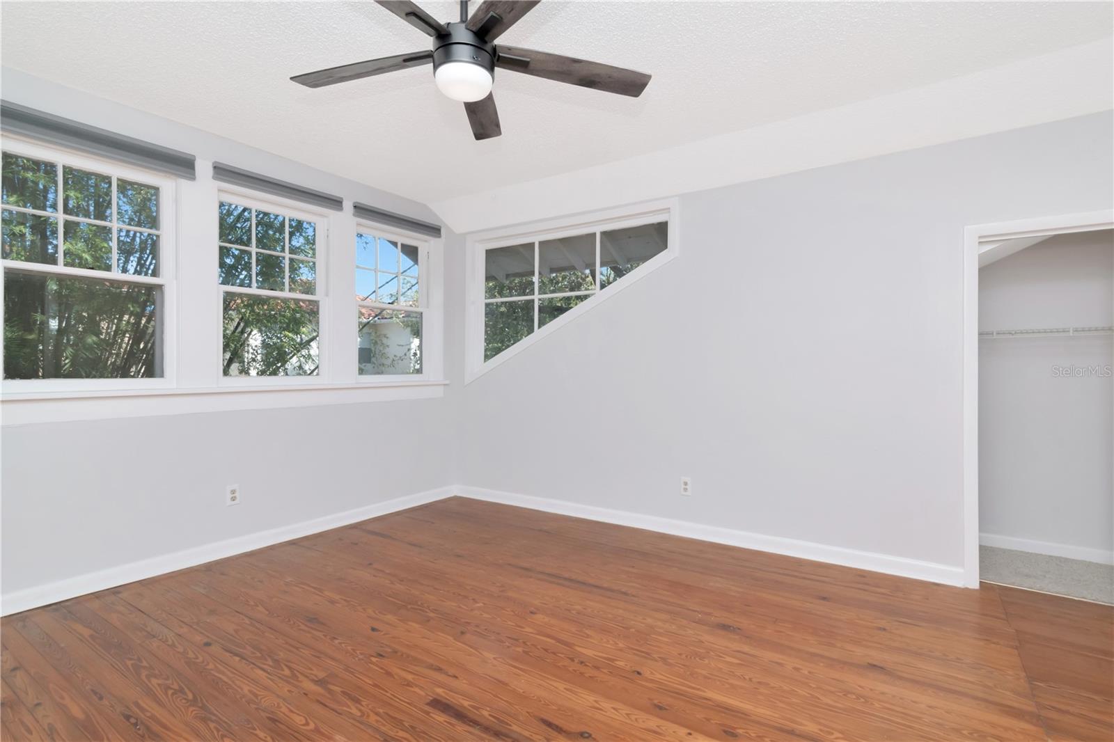 Image 11 of 52 For 3303 Barcelona Street I