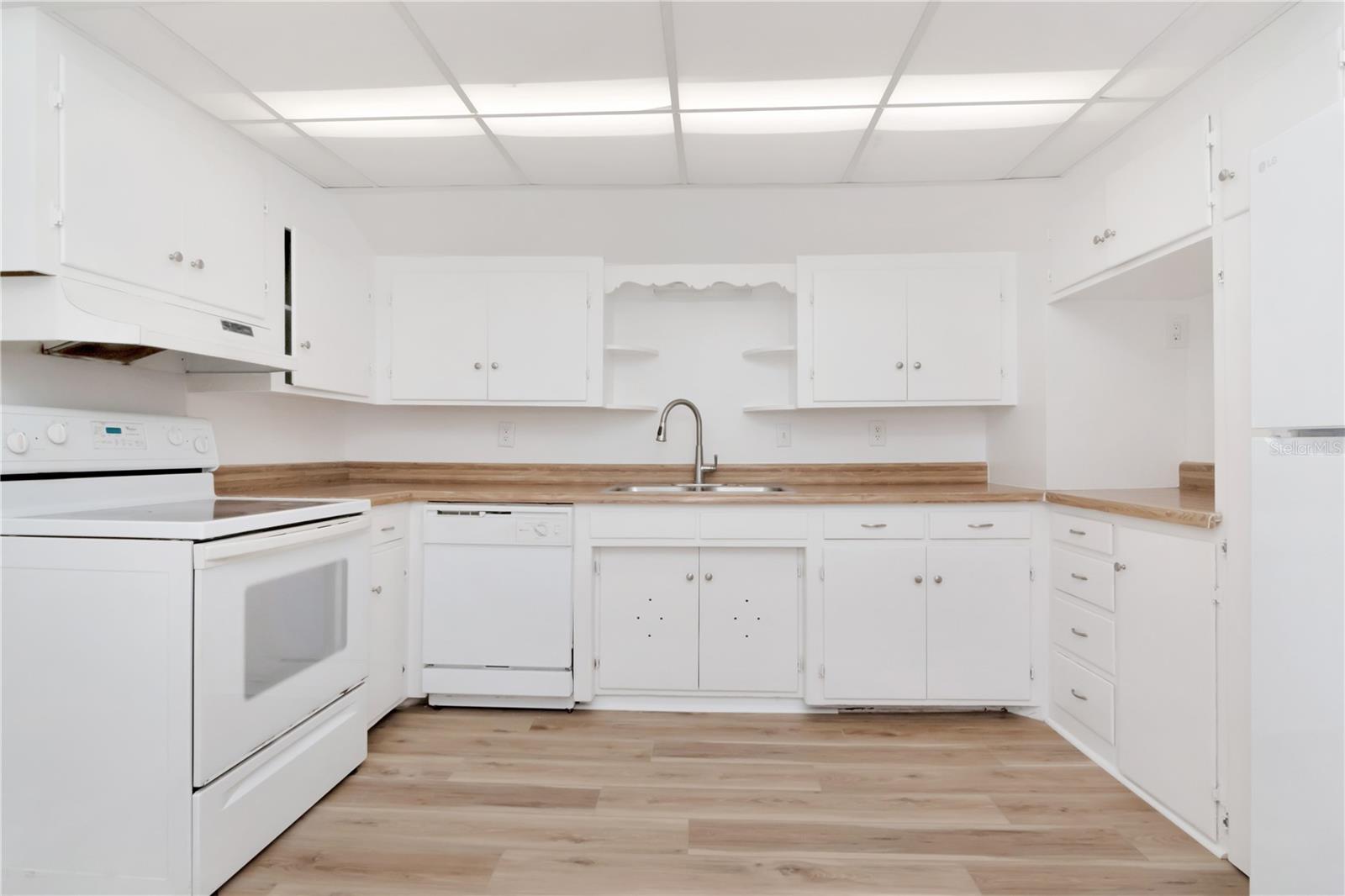 Image 15 of 52 For 3303 Barcelona Street I