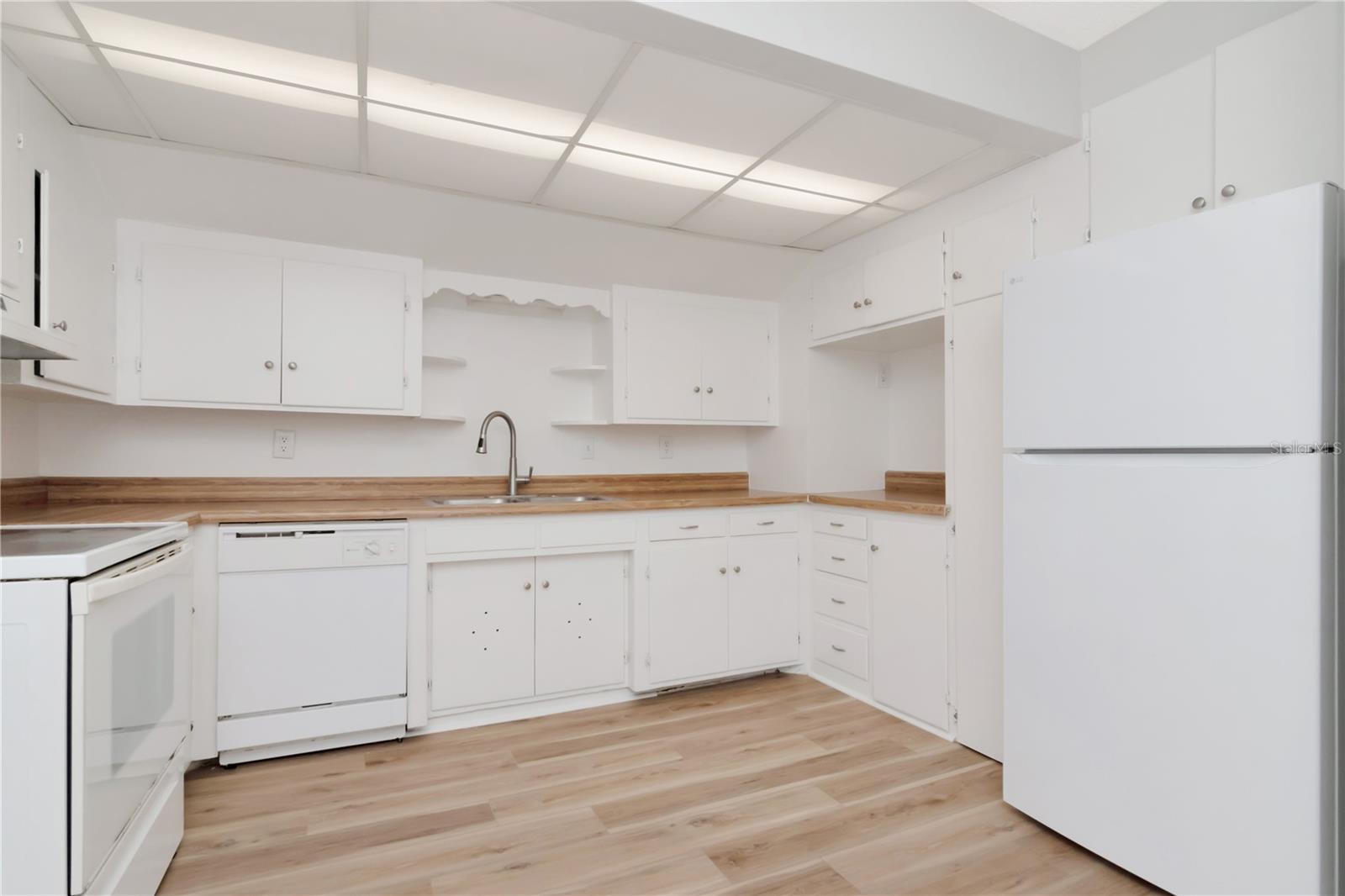 Image 16 of 52 For 3303 Barcelona Street I