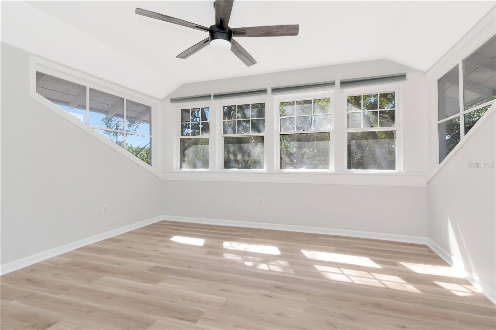 Image 21 of 52 For 3303 Barcelona Street I