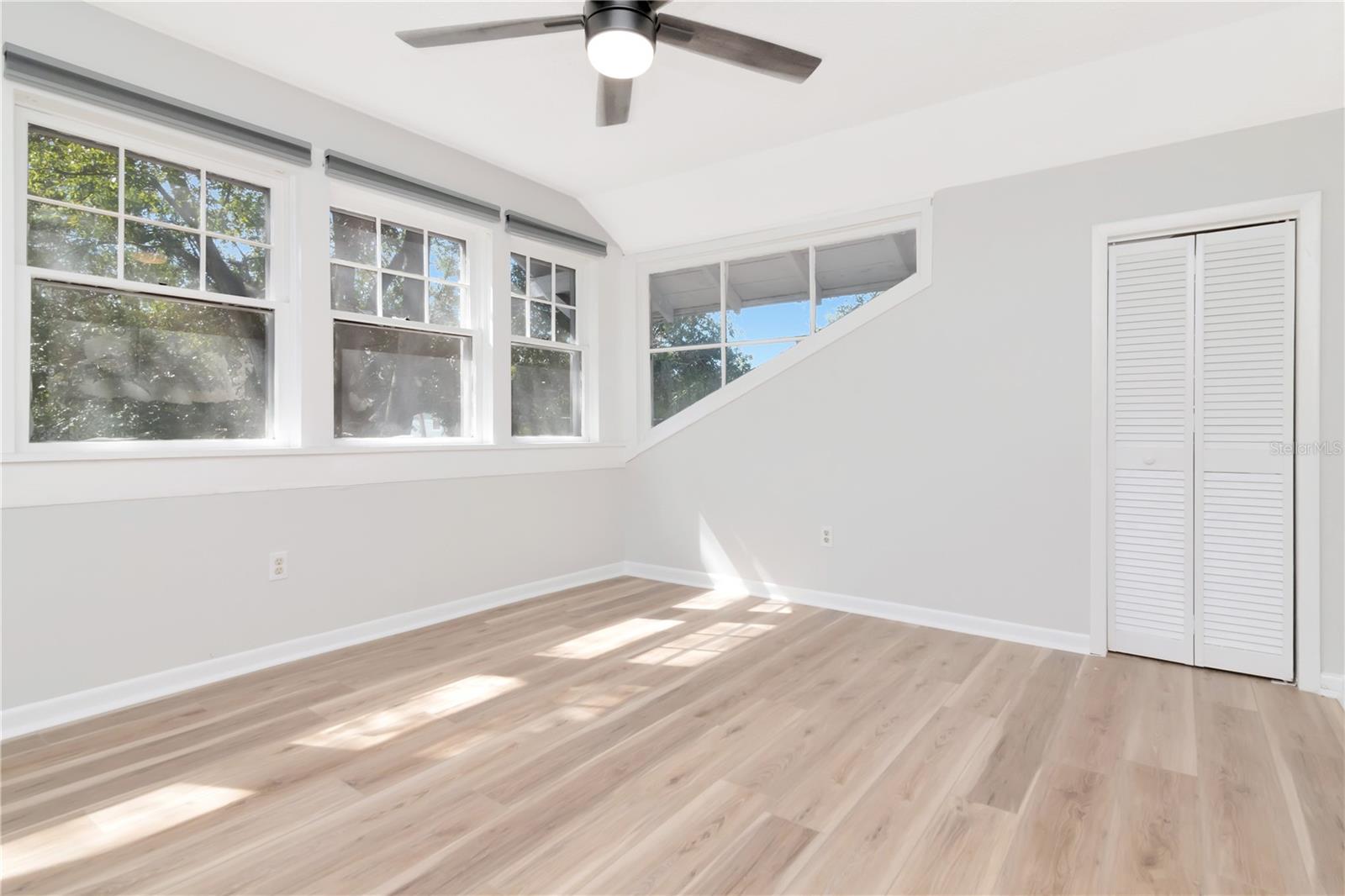 Image 22 of 52 For 3303 Barcelona Street I