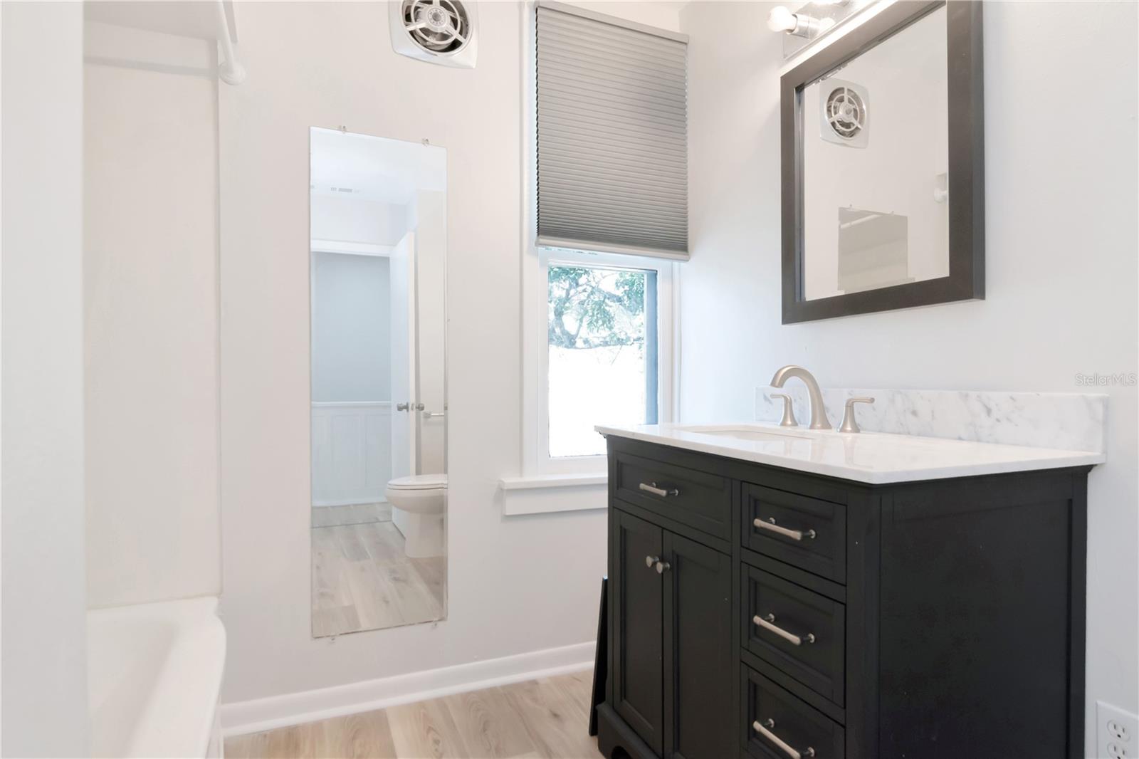 Image 25 of 52 For 3303 Barcelona Street I