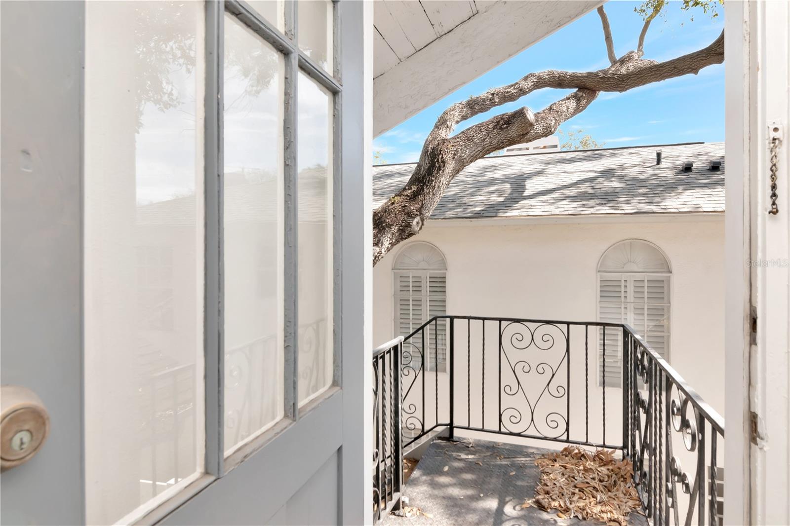 Image 27 of 52 For 3303 Barcelona Street I