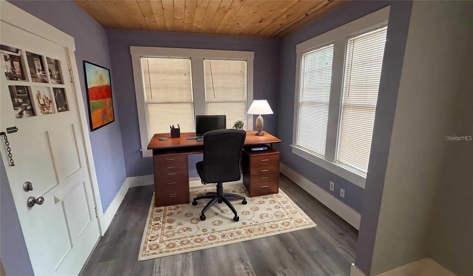 Image 4 of 52 For 3303 Barcelona Street I